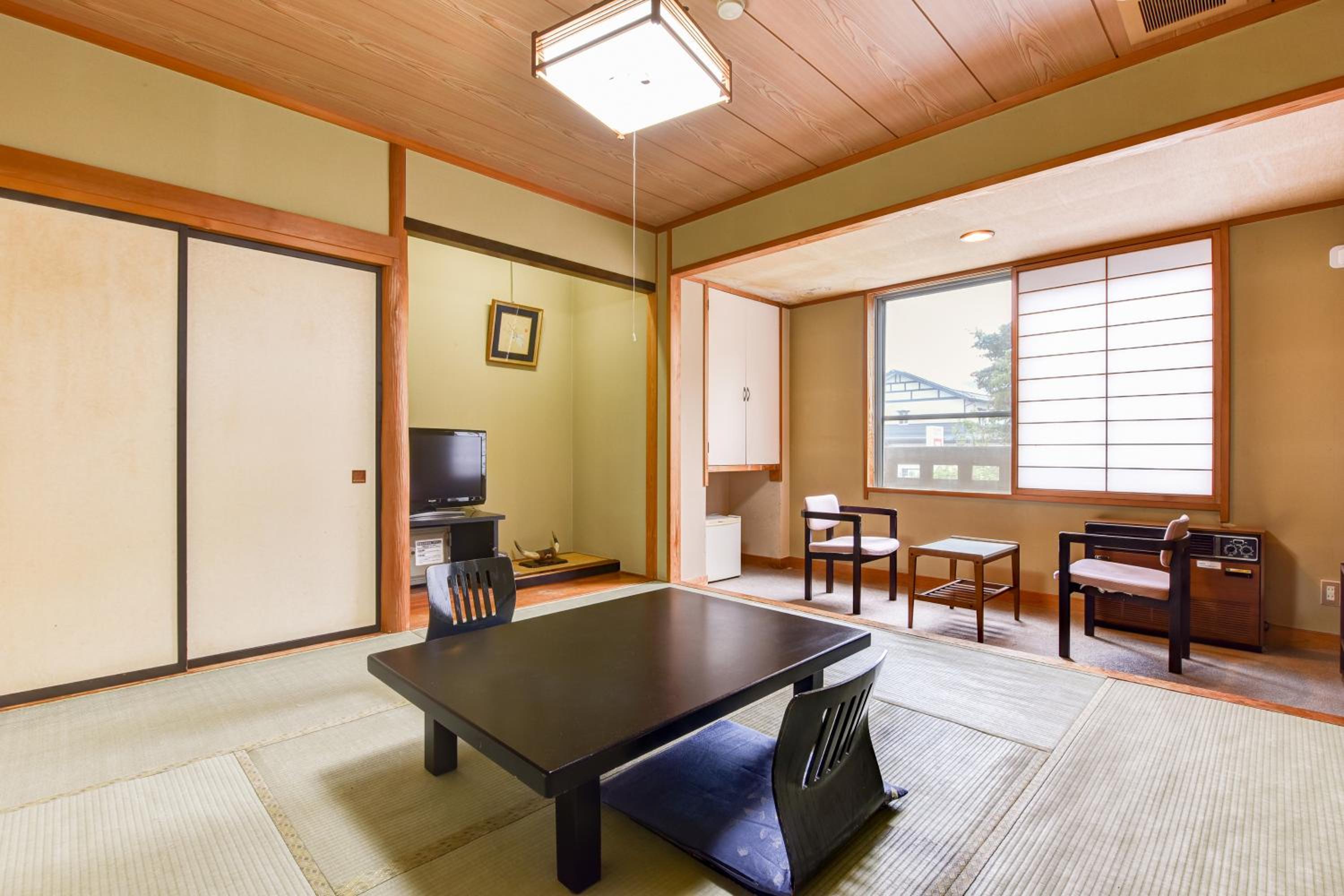 Japanese-Style Superior Room with Shared Bathroom and Shared Toilet photo 2