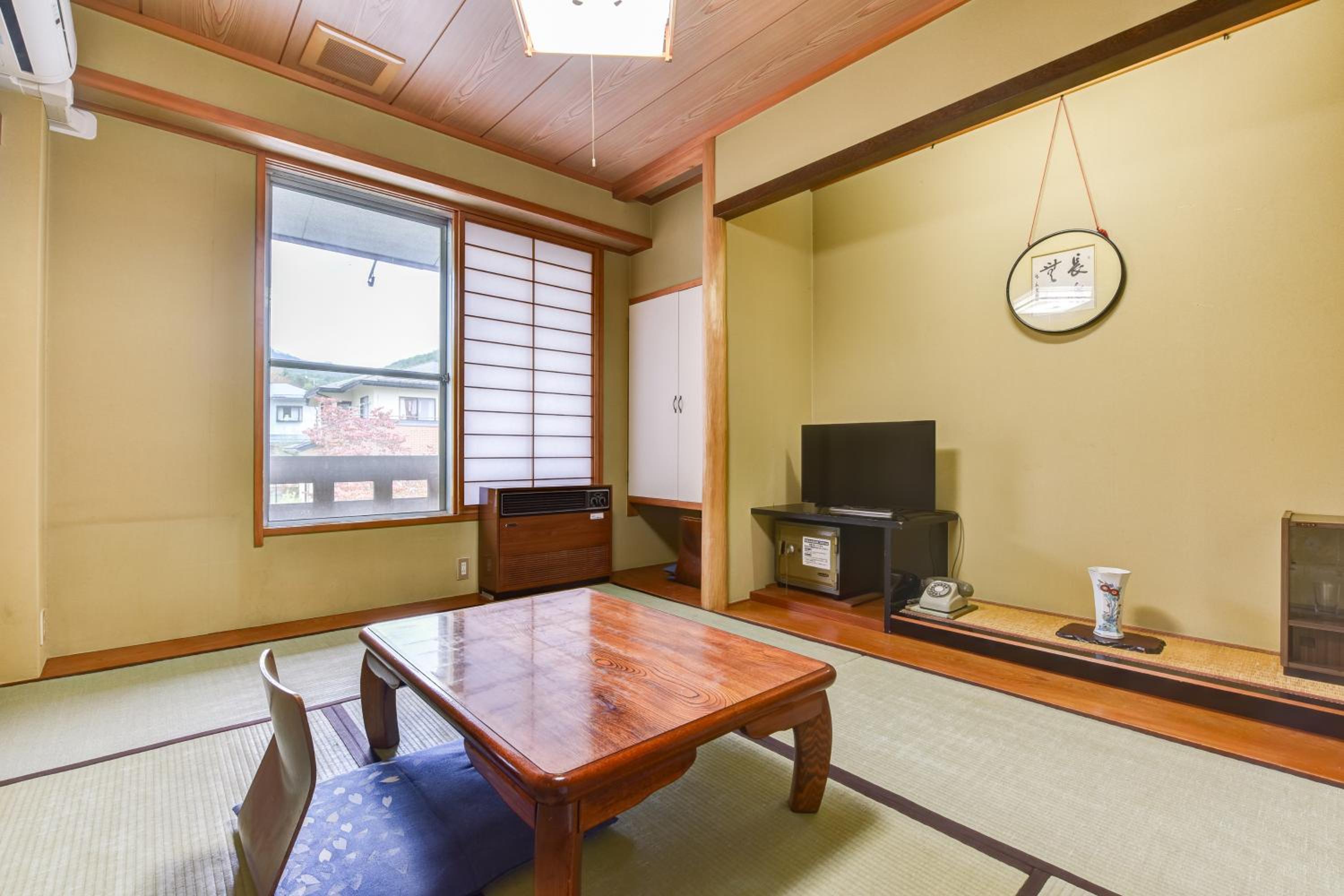 Japanese-Style Standard Room with Shared Bathroom and Private Toilet photo 1