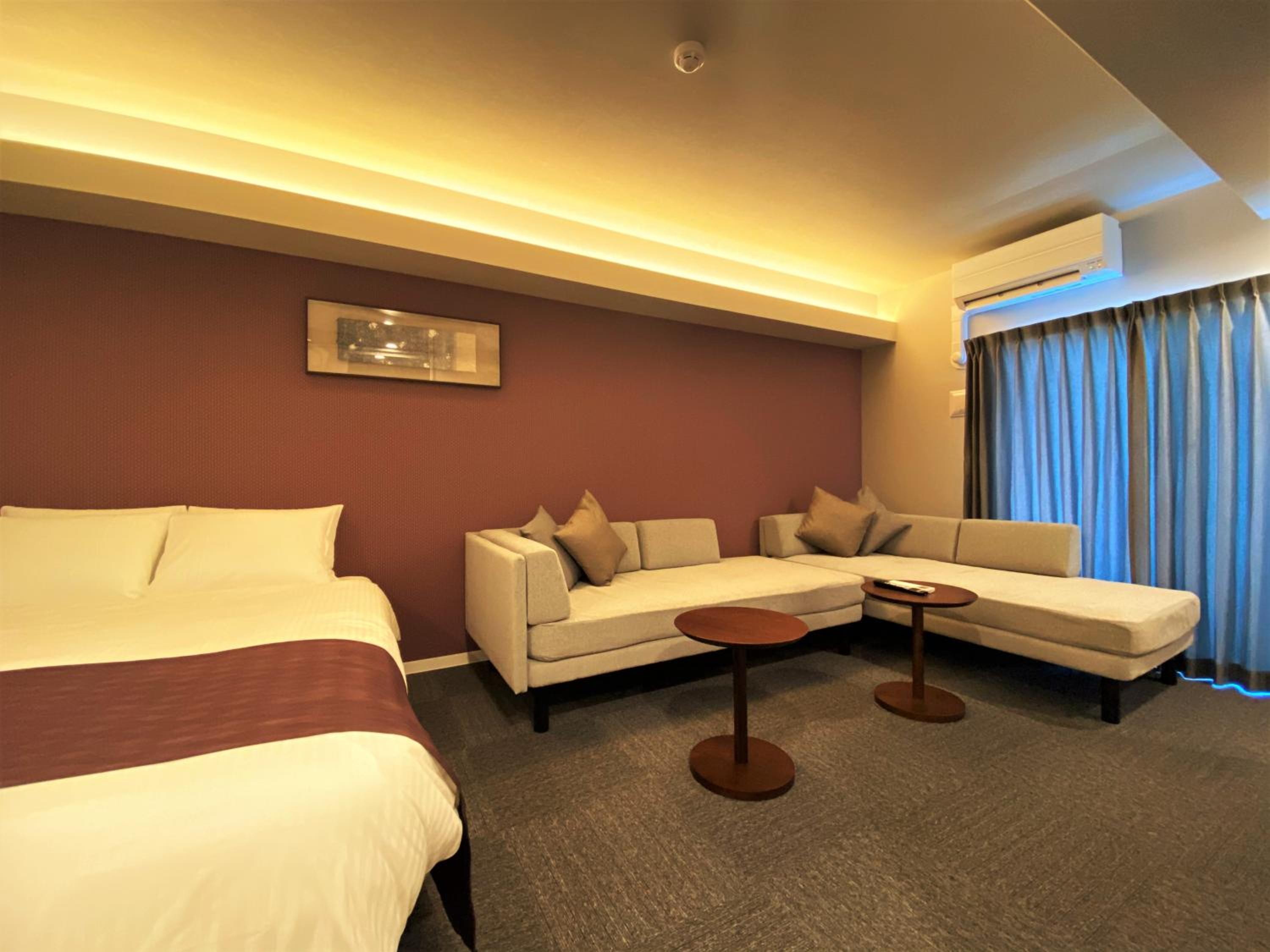 Junior Suite with Balcony - Photo 9