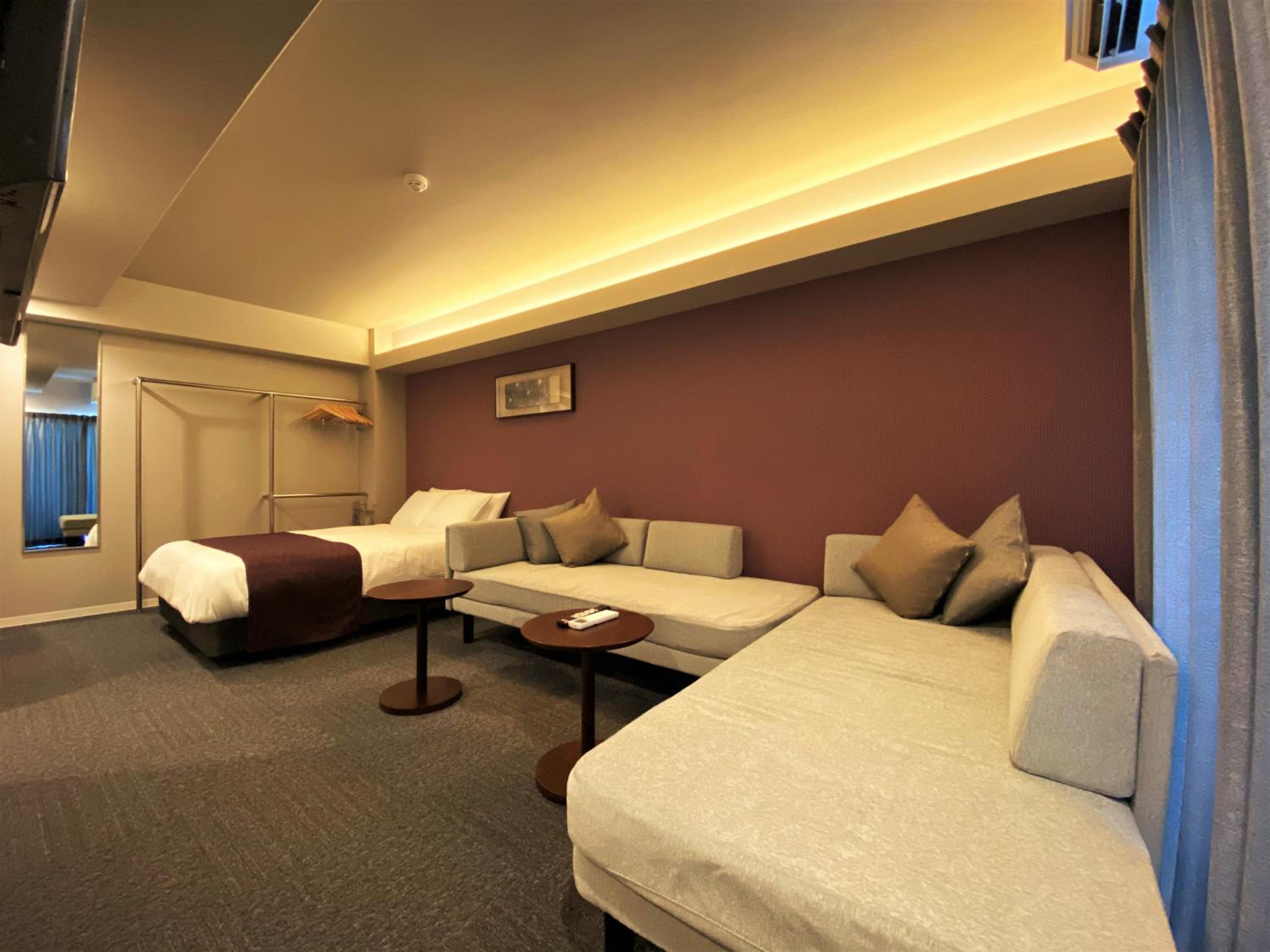 Junior Suite with Balcony - Photo 1