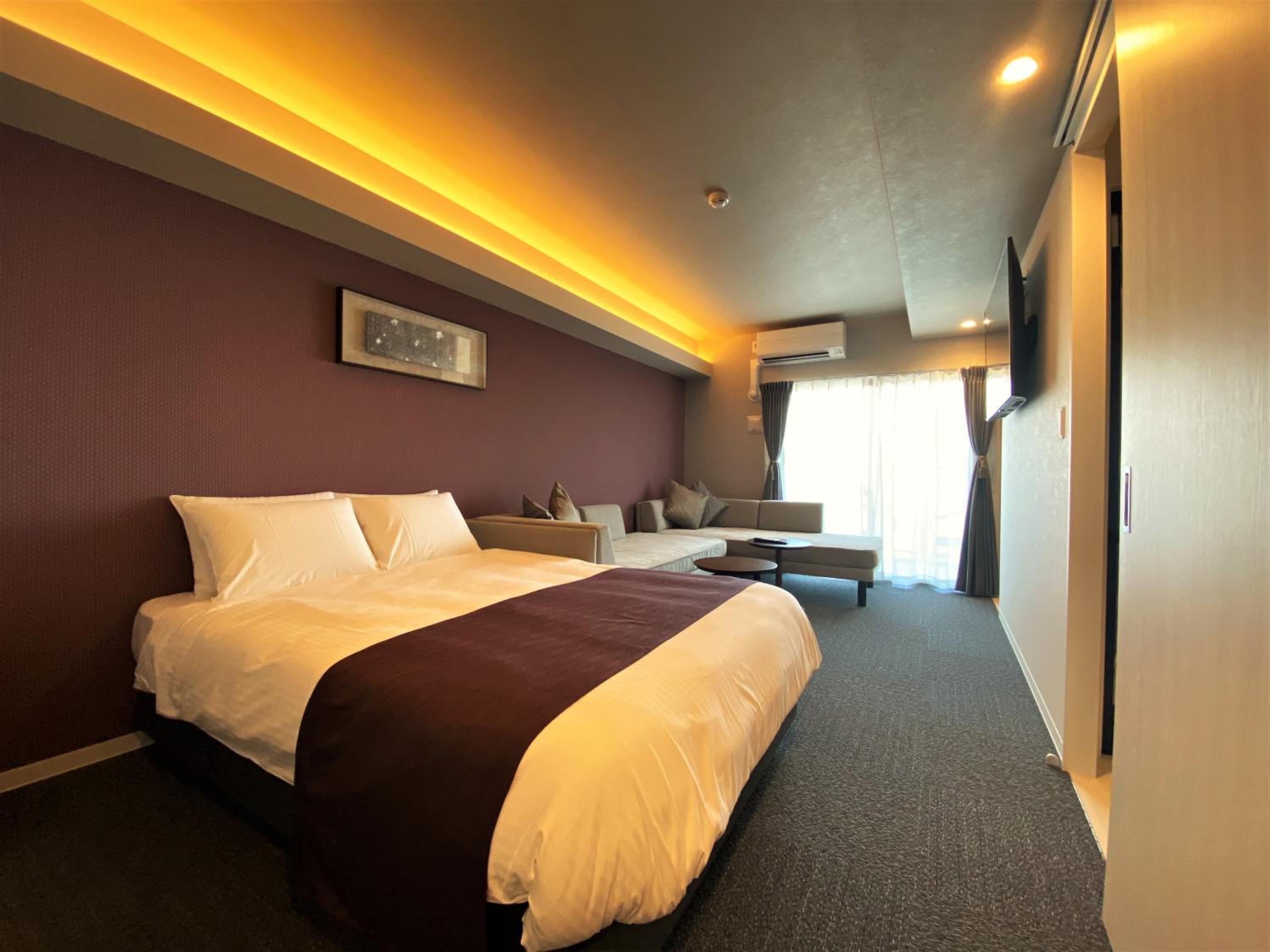 Junior Suite with Balcony - Photo 11