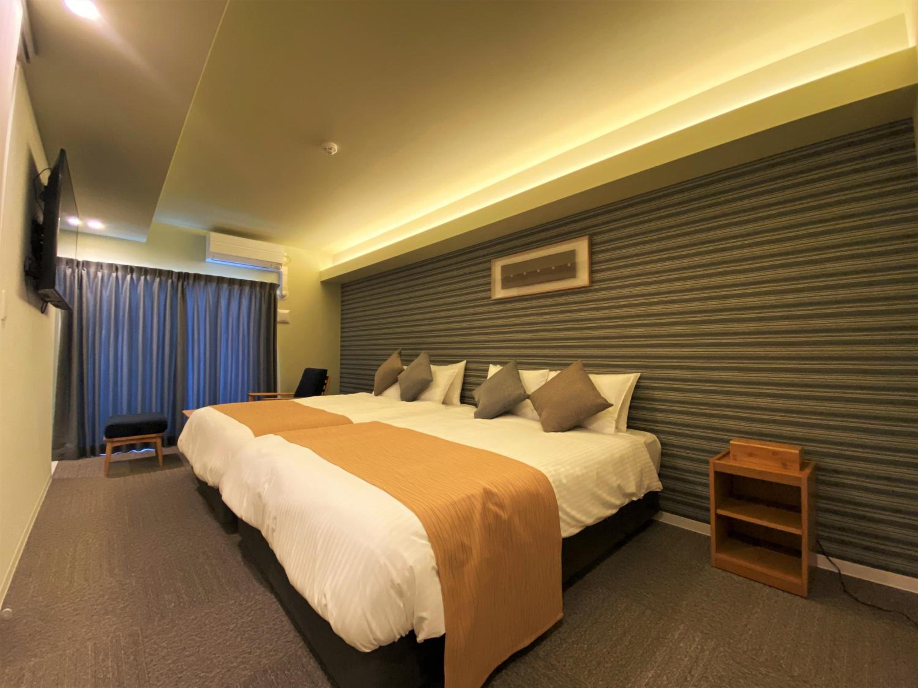 Superior Double Room with Two Double Beds - Photo 9