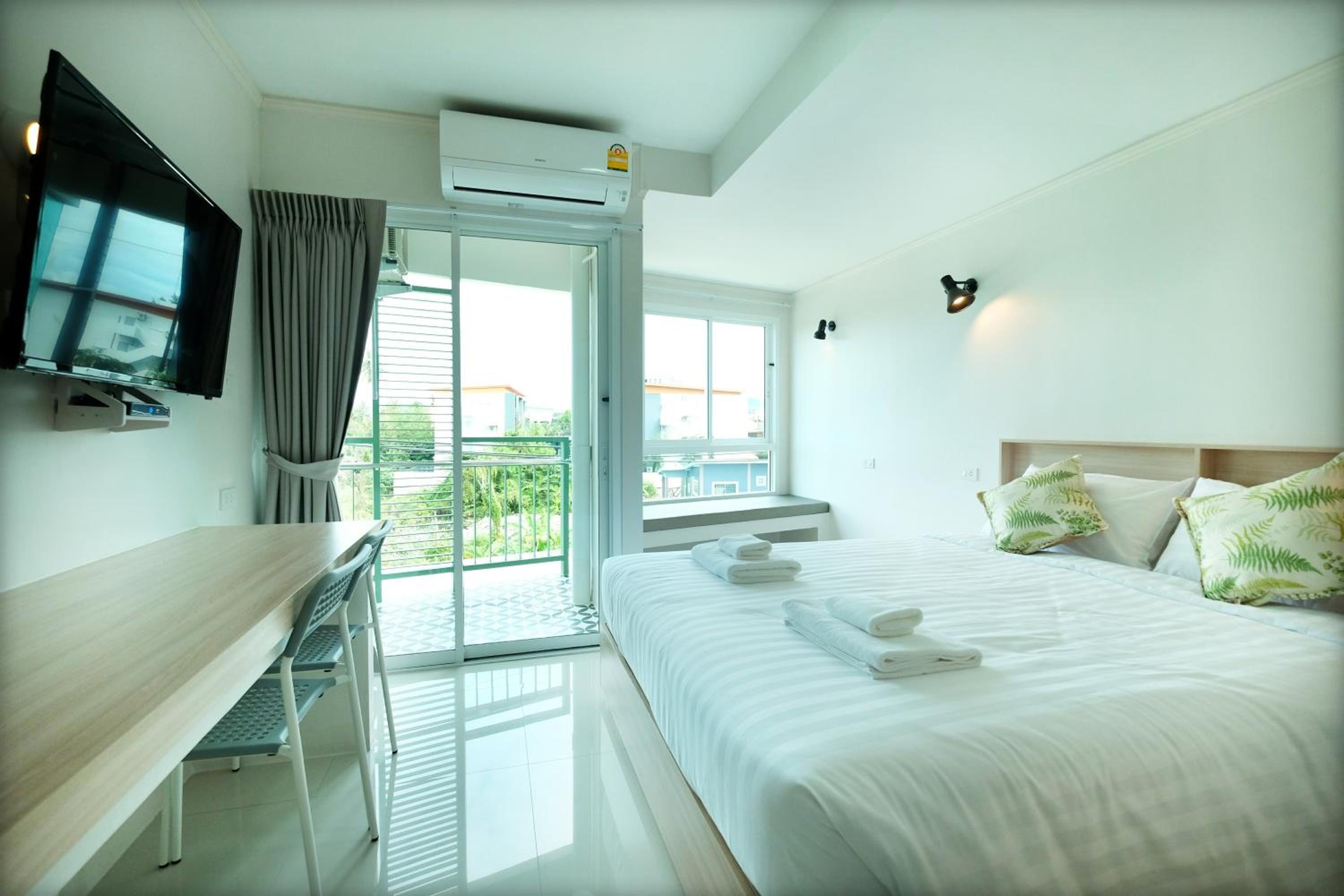 Deluxe Double Room - Photo 19