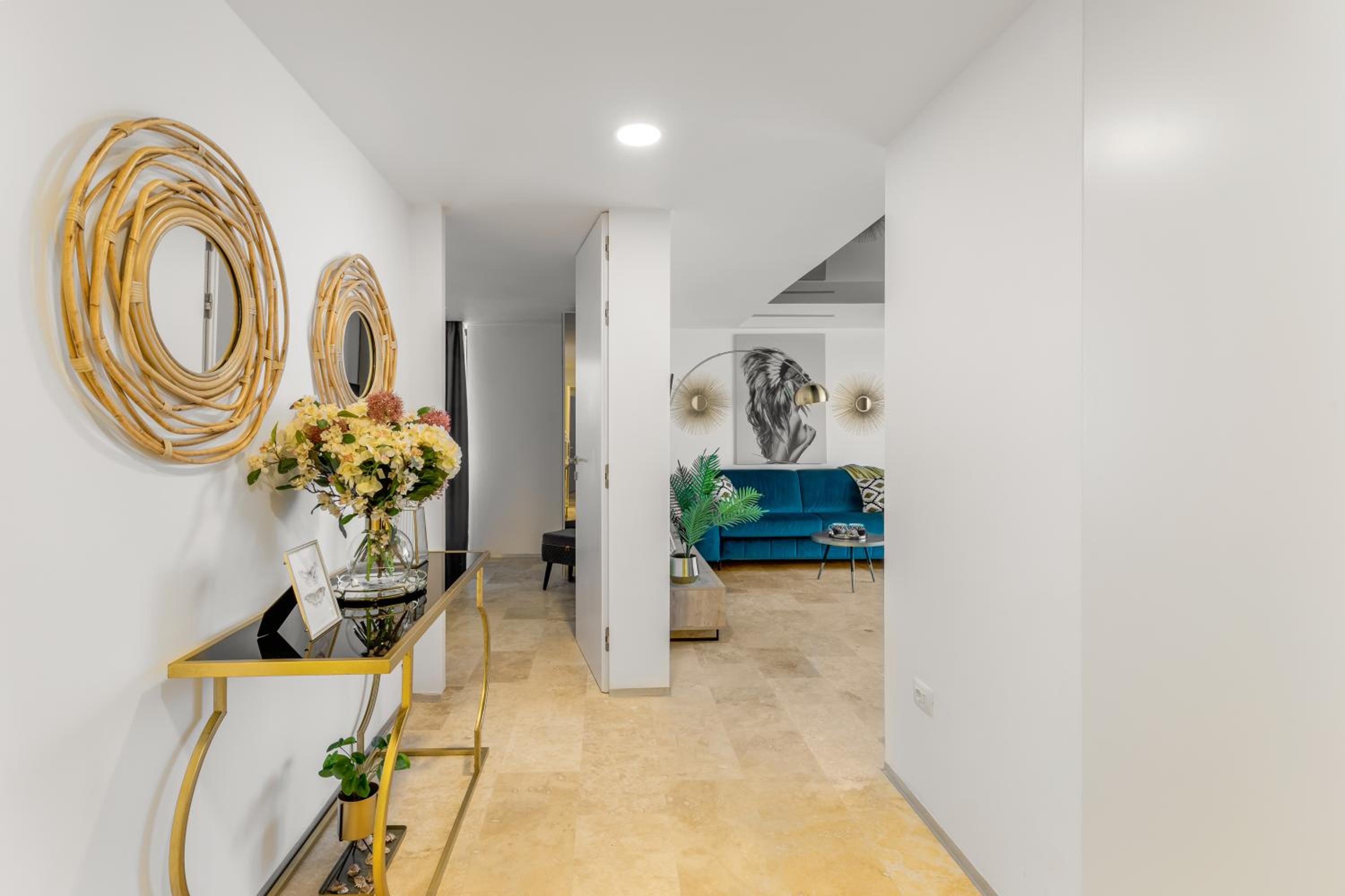 Two-Bedroom Luxury Apartment - Photo 6