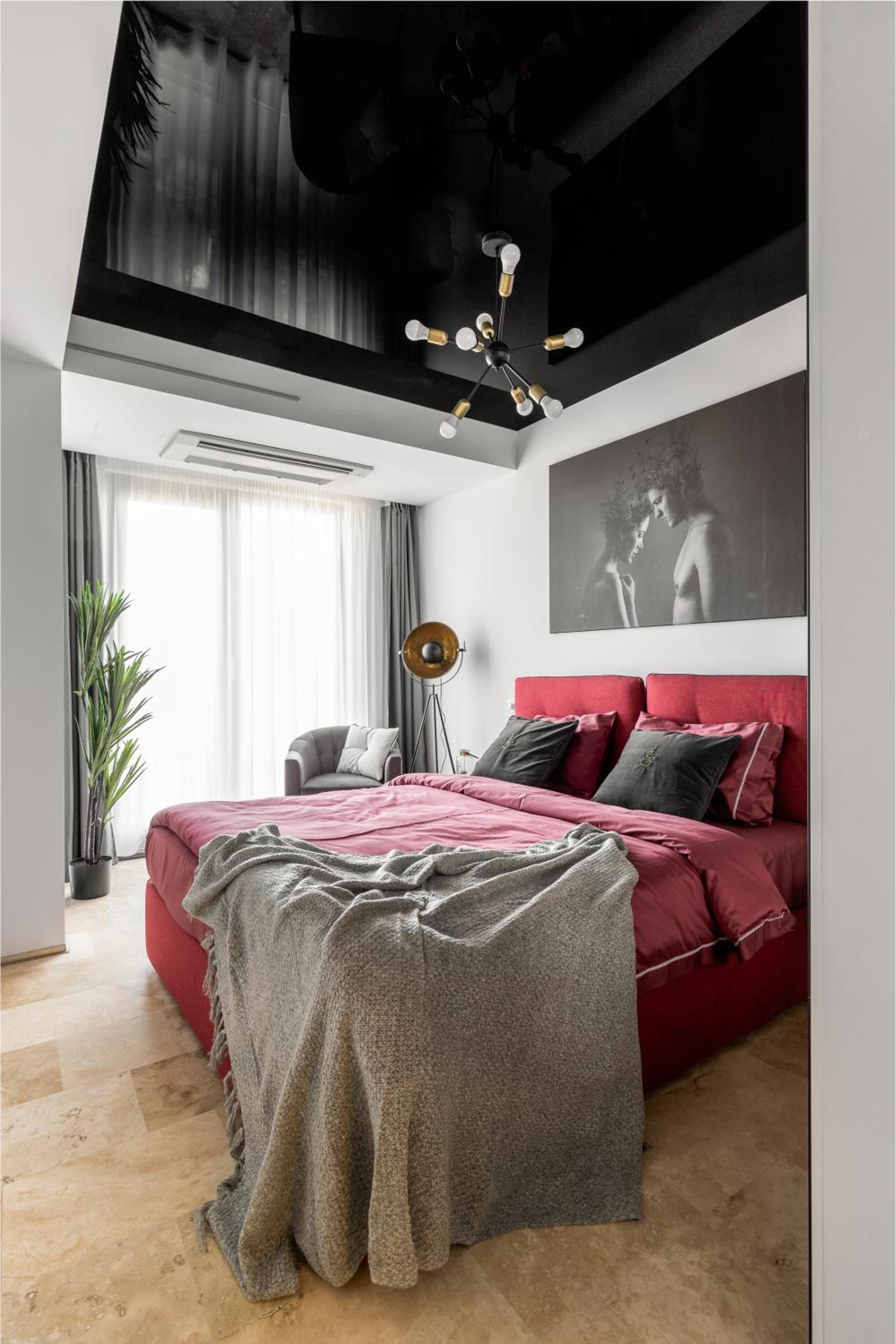 Two-Bedroom Luxury Apartment - Photo 12