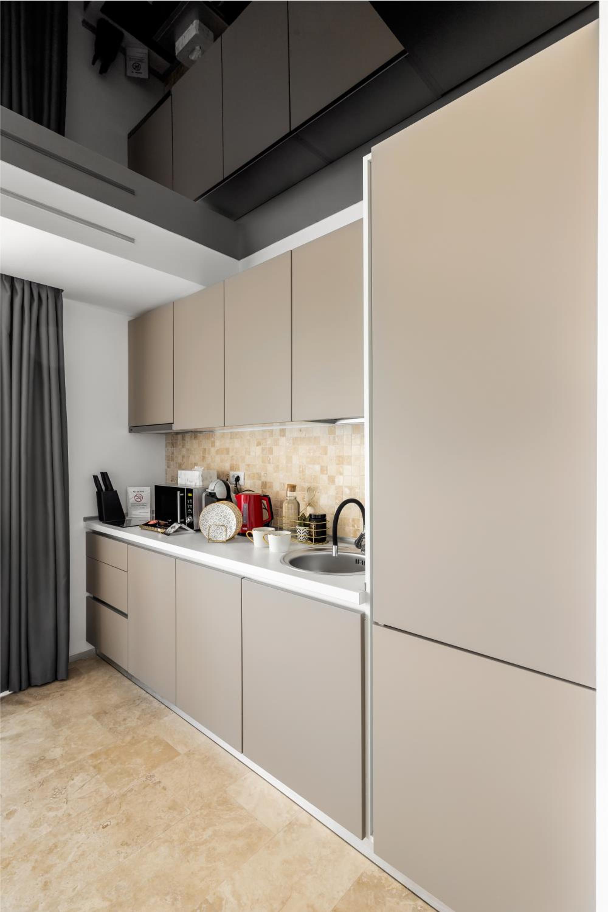 Two-Bedroom Luxury Apartment - Photo 9