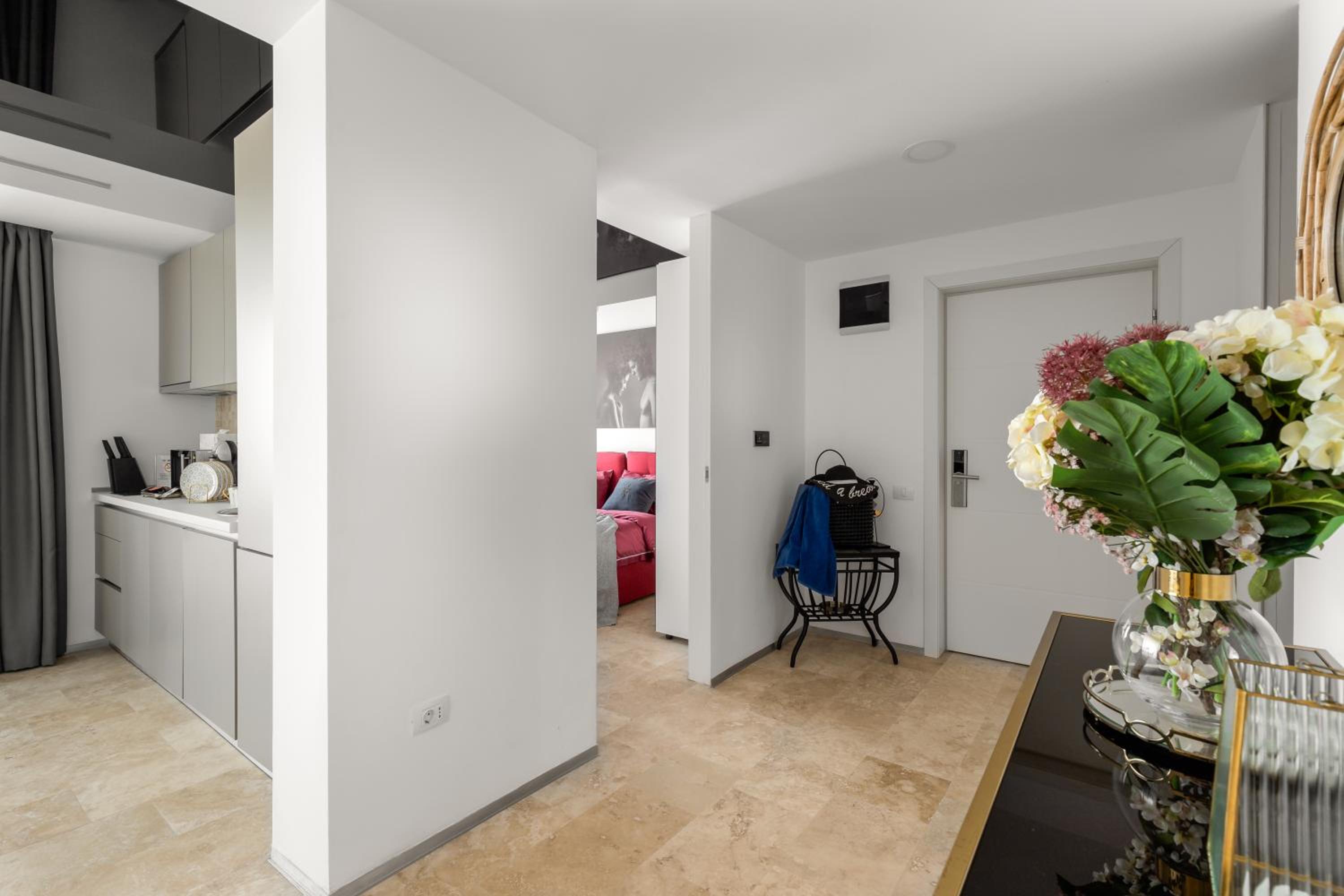 Two-Bedroom Luxury Apartment - Photo 15