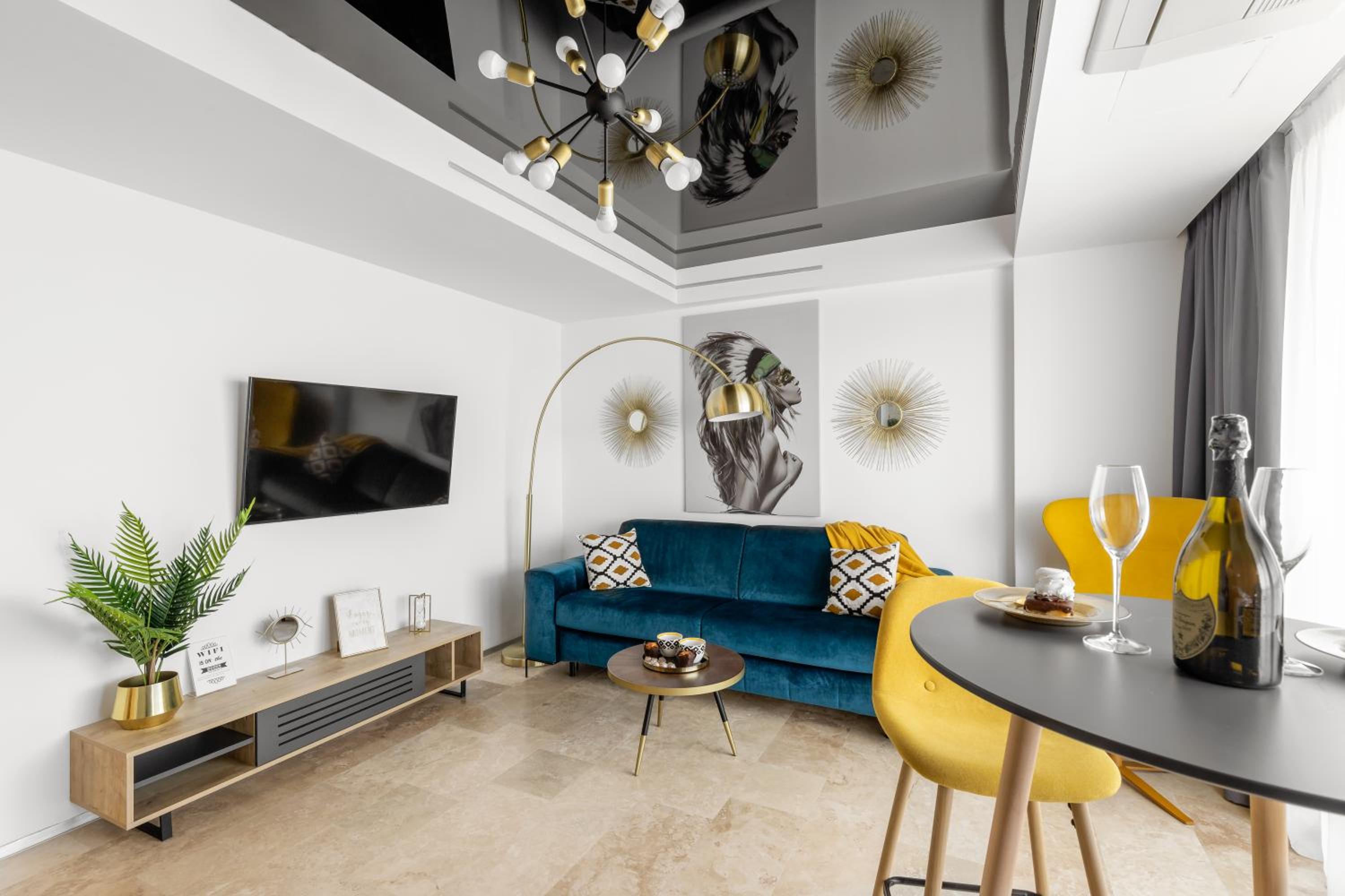 Two-Bedroom Luxury Apartment - Photo 2