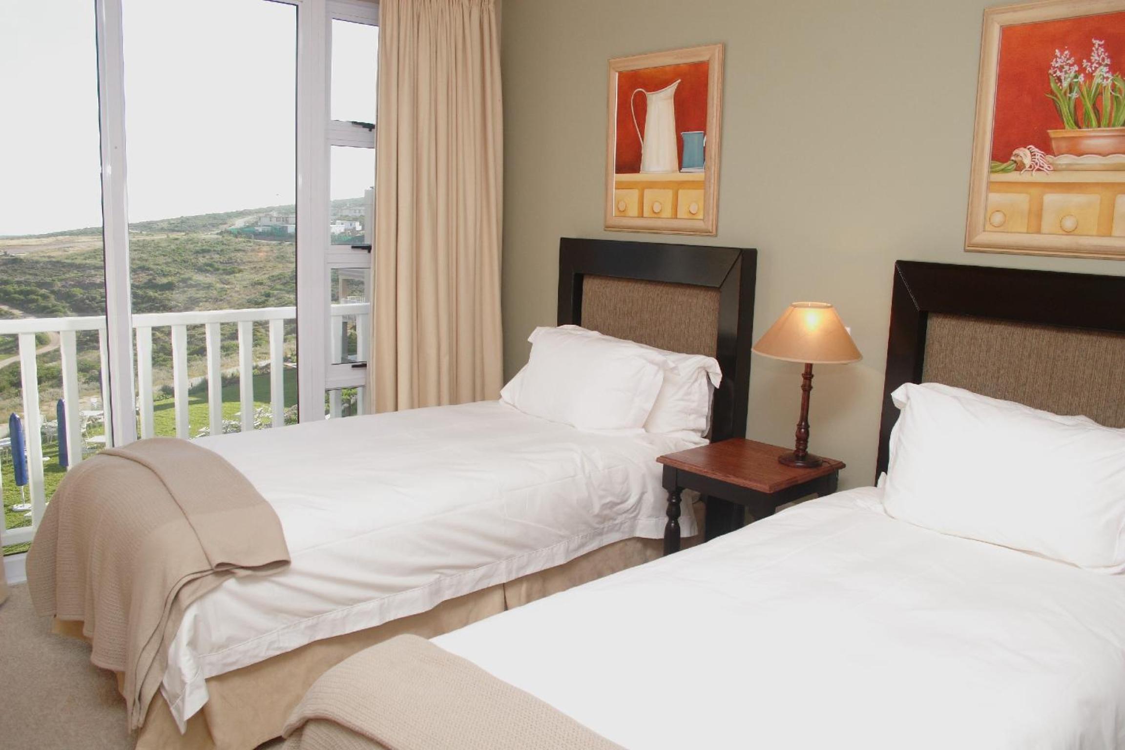 Three-Bedroom Villa photo 3