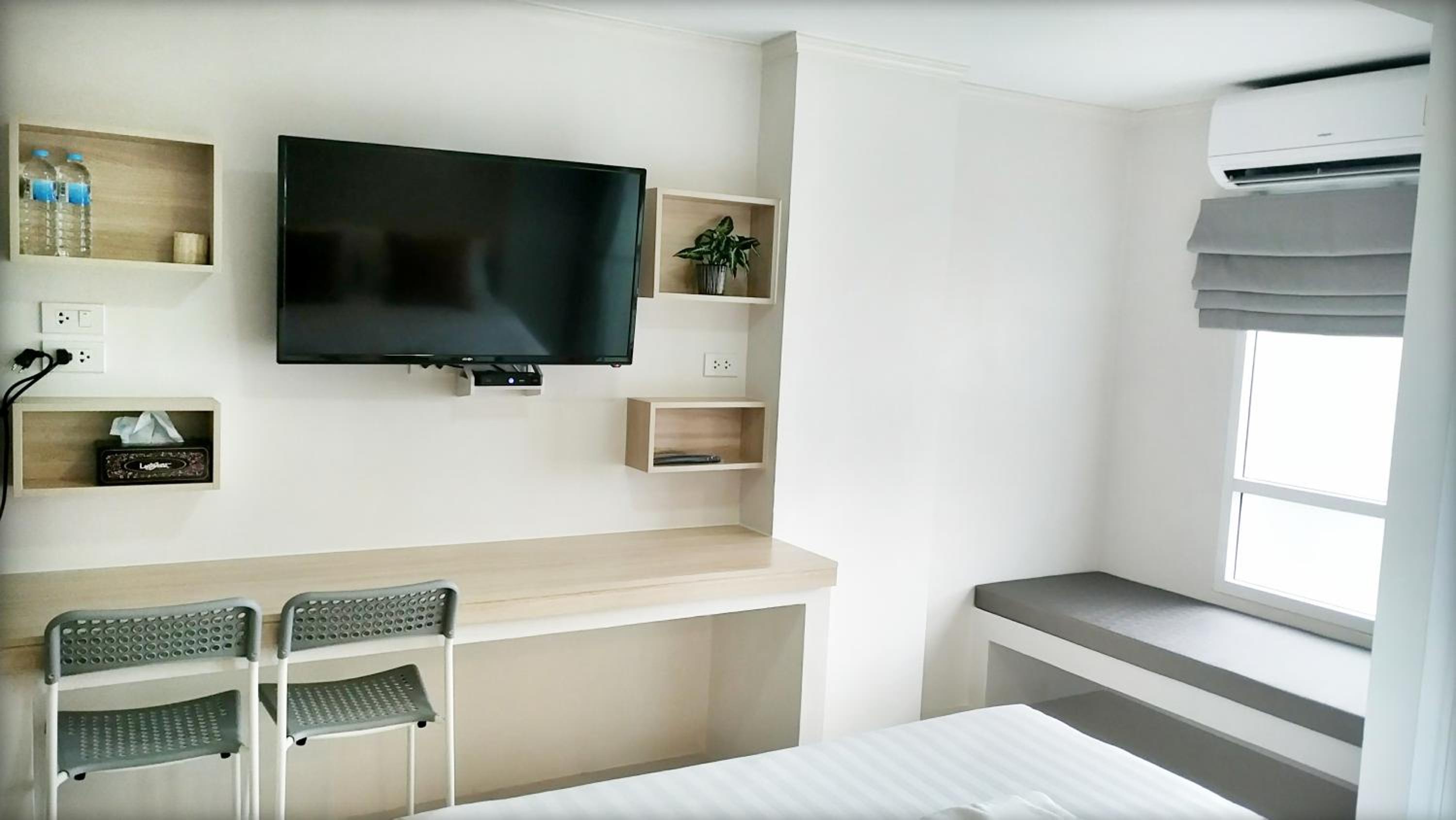 Deluxe Double Room - Photo 13