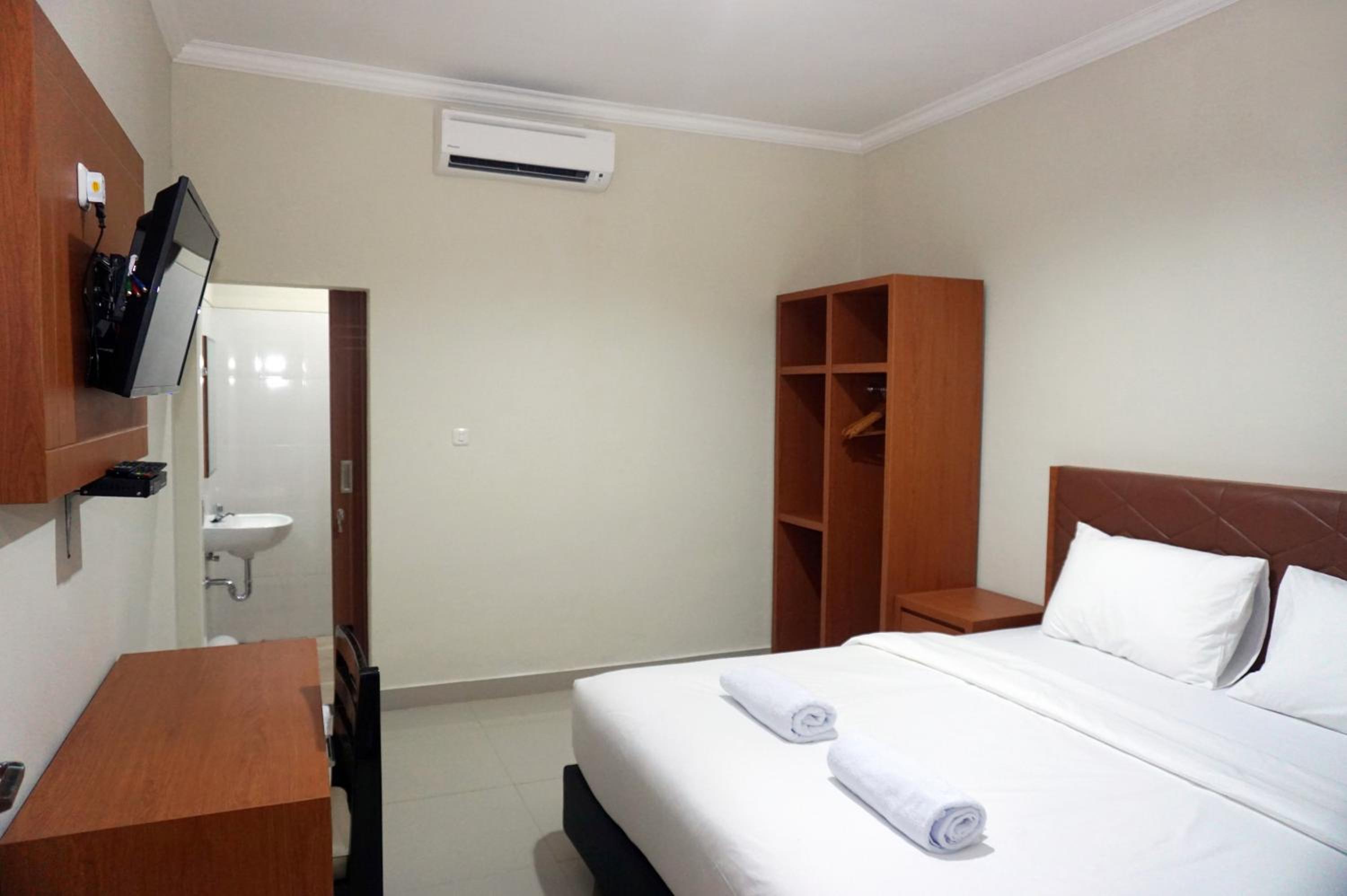 Double Room - Photo 8