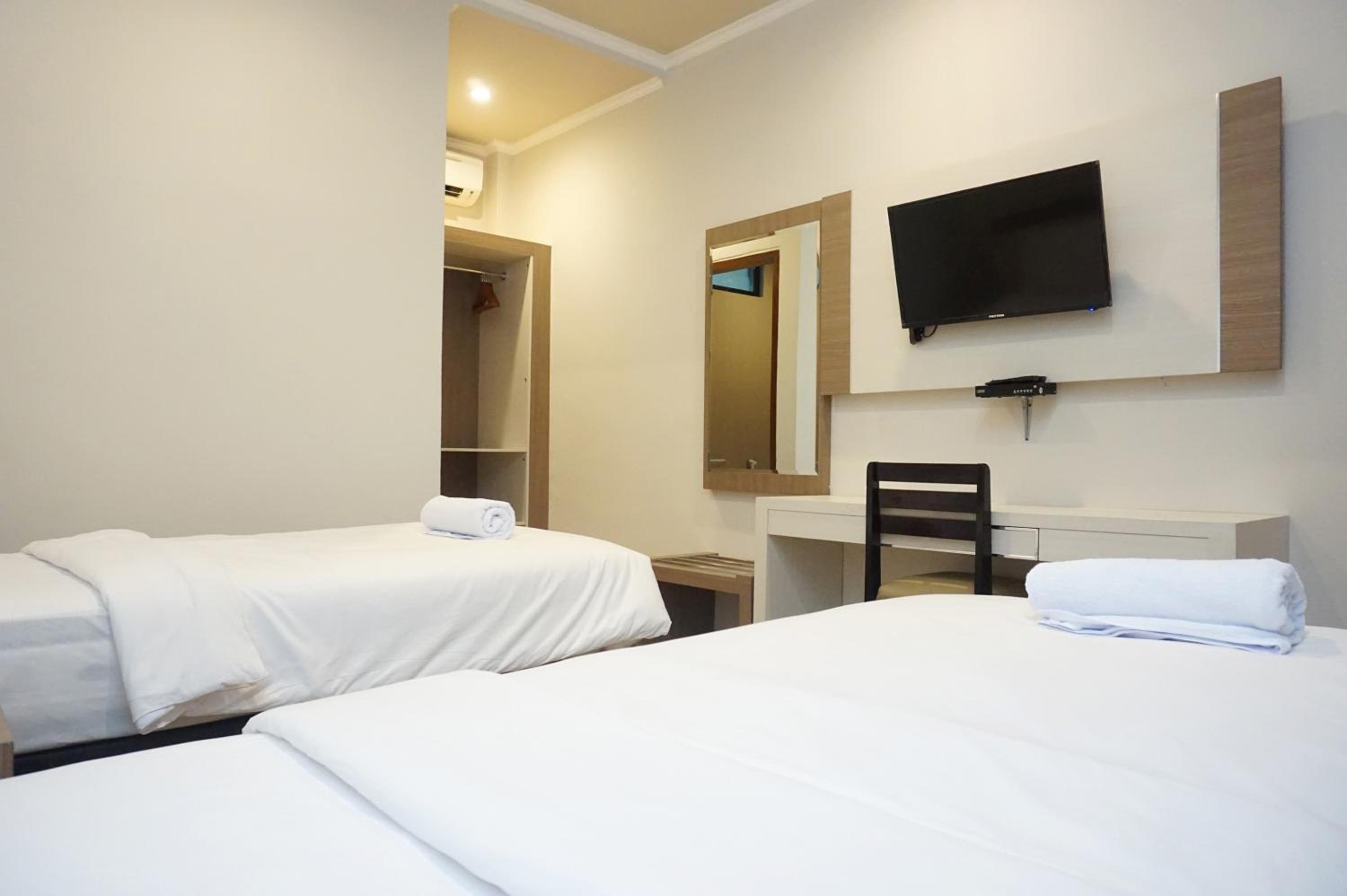 Deluxe Twin Room - Photo 11