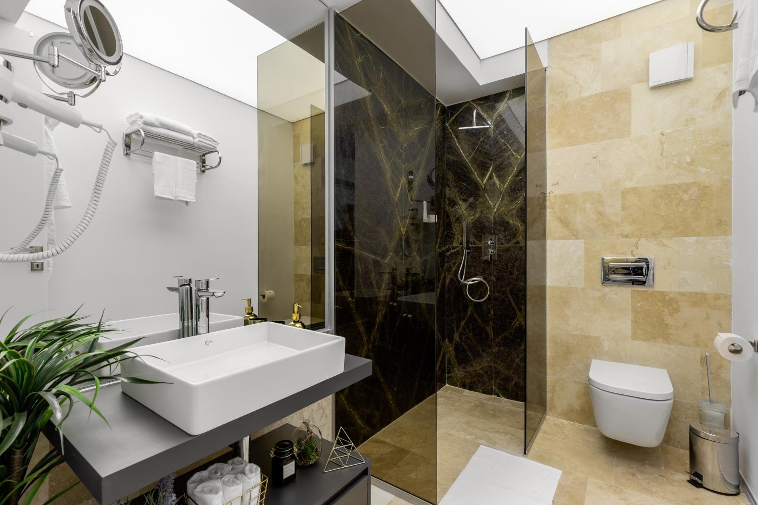 One Bedroom Superior Apartment - Photo 15
