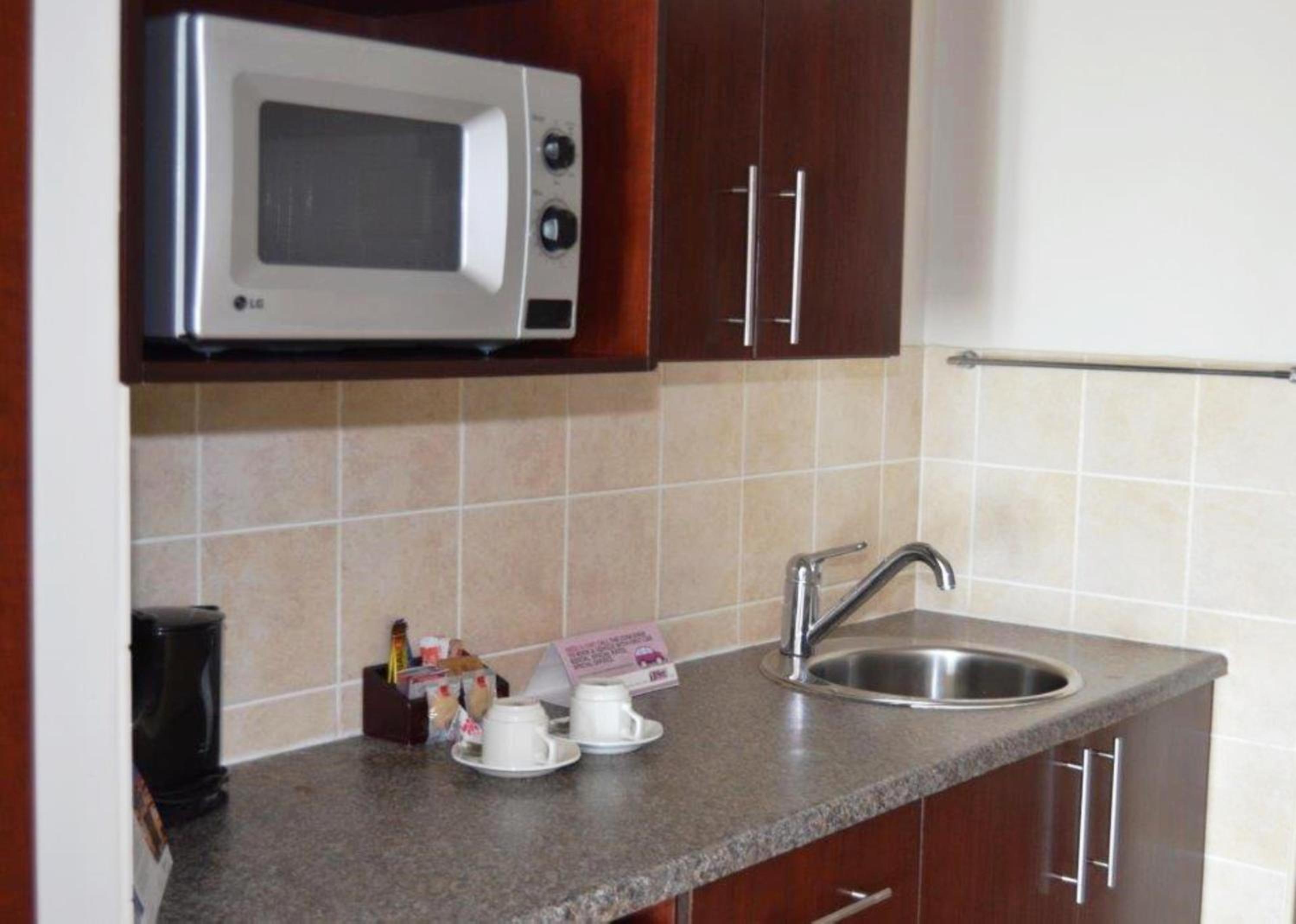 Standard Room with Double Bed and Single Bed photo 2