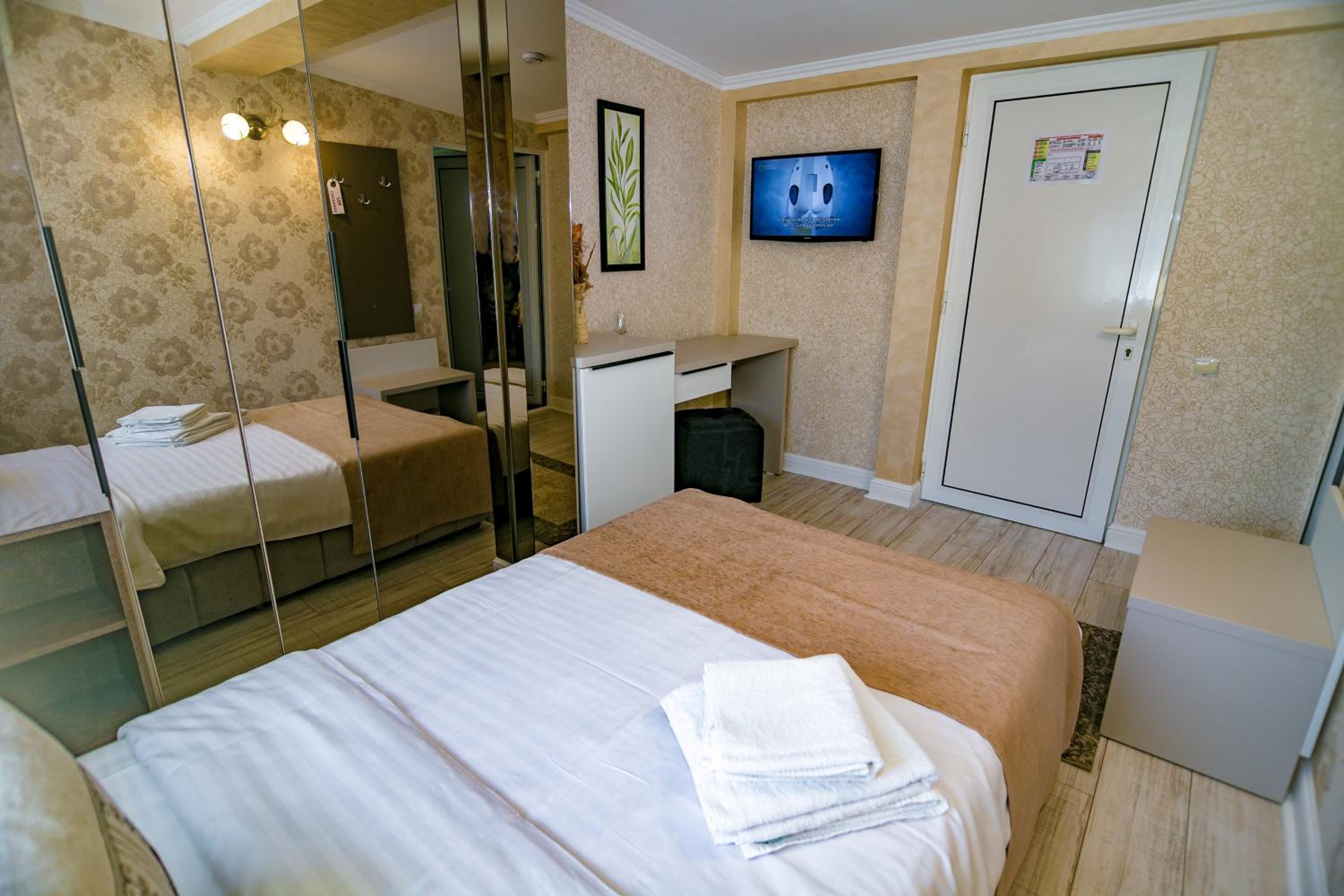 Economy Double Room photo 3