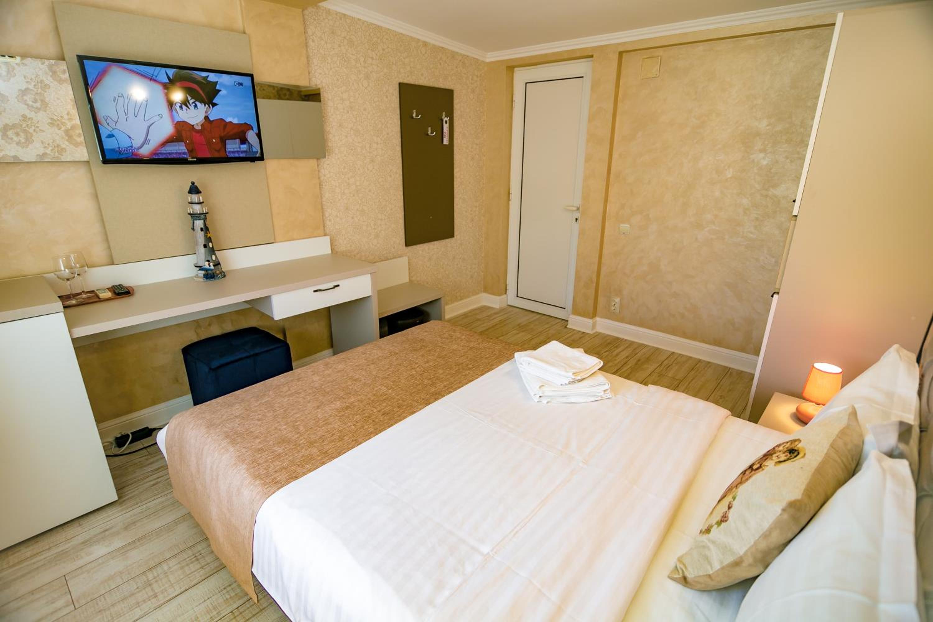 Double Room with Private External Bathroom photo 3