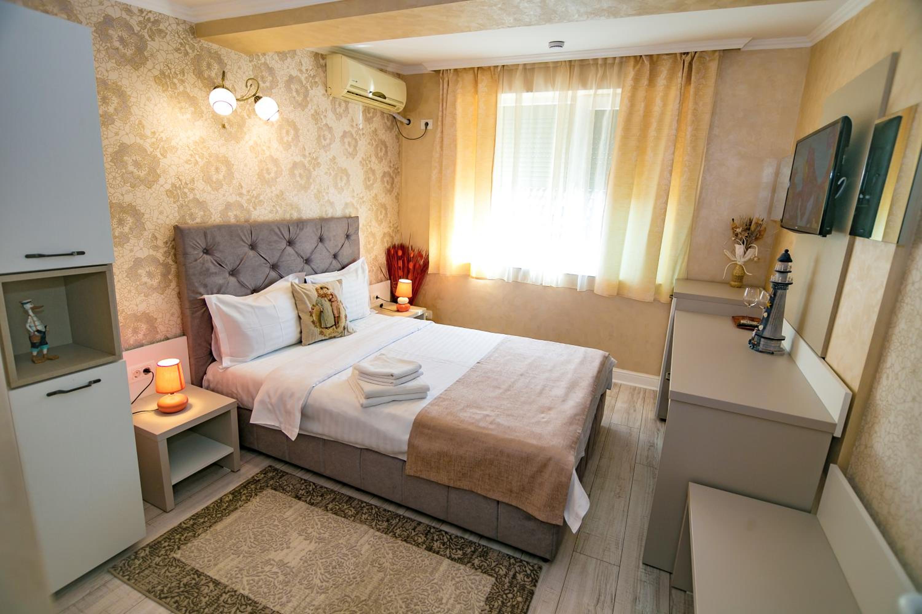 Double Room with Private External Bathroom photo 2