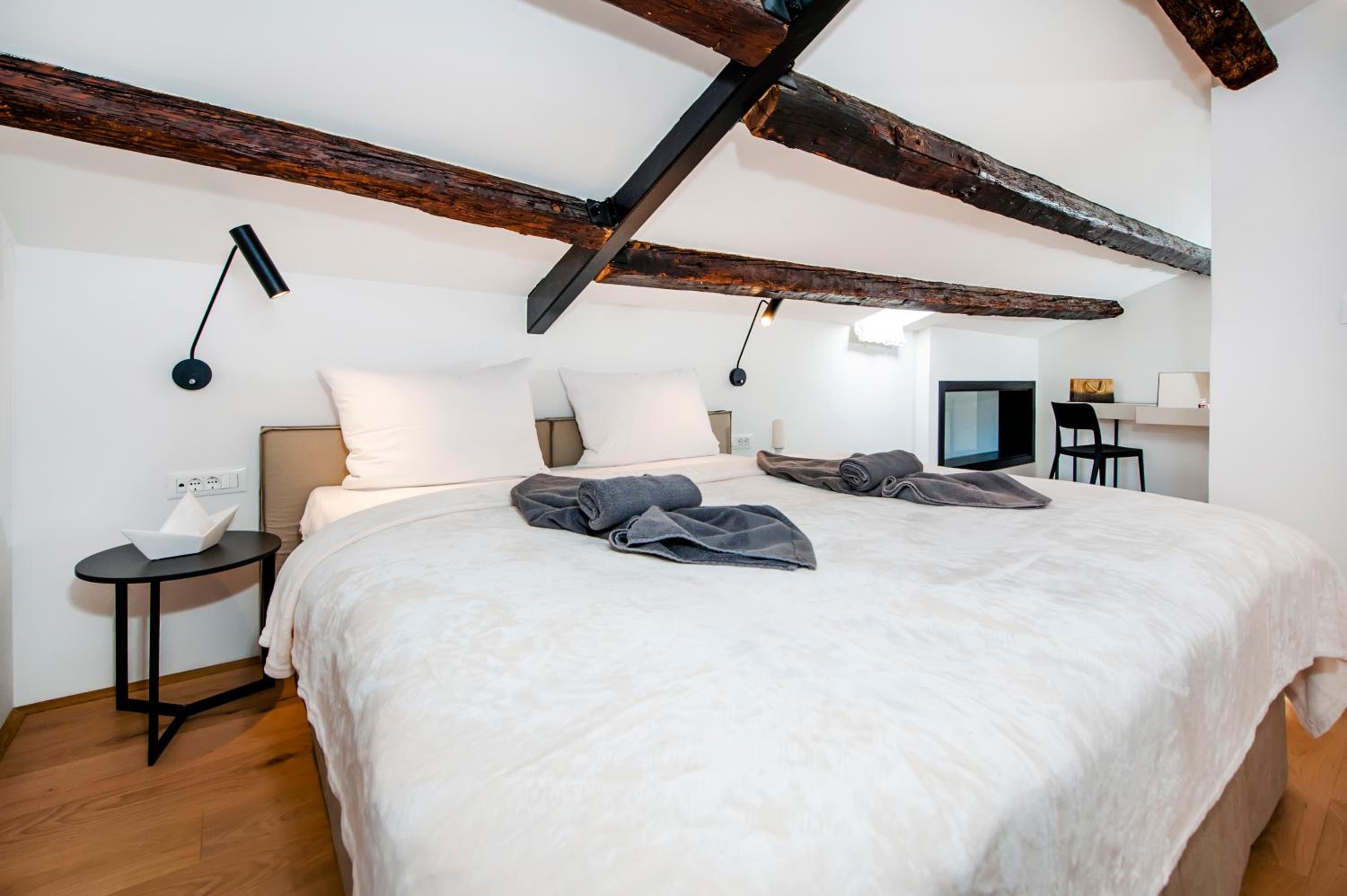Two-Bedroom Apartment - Photo 21