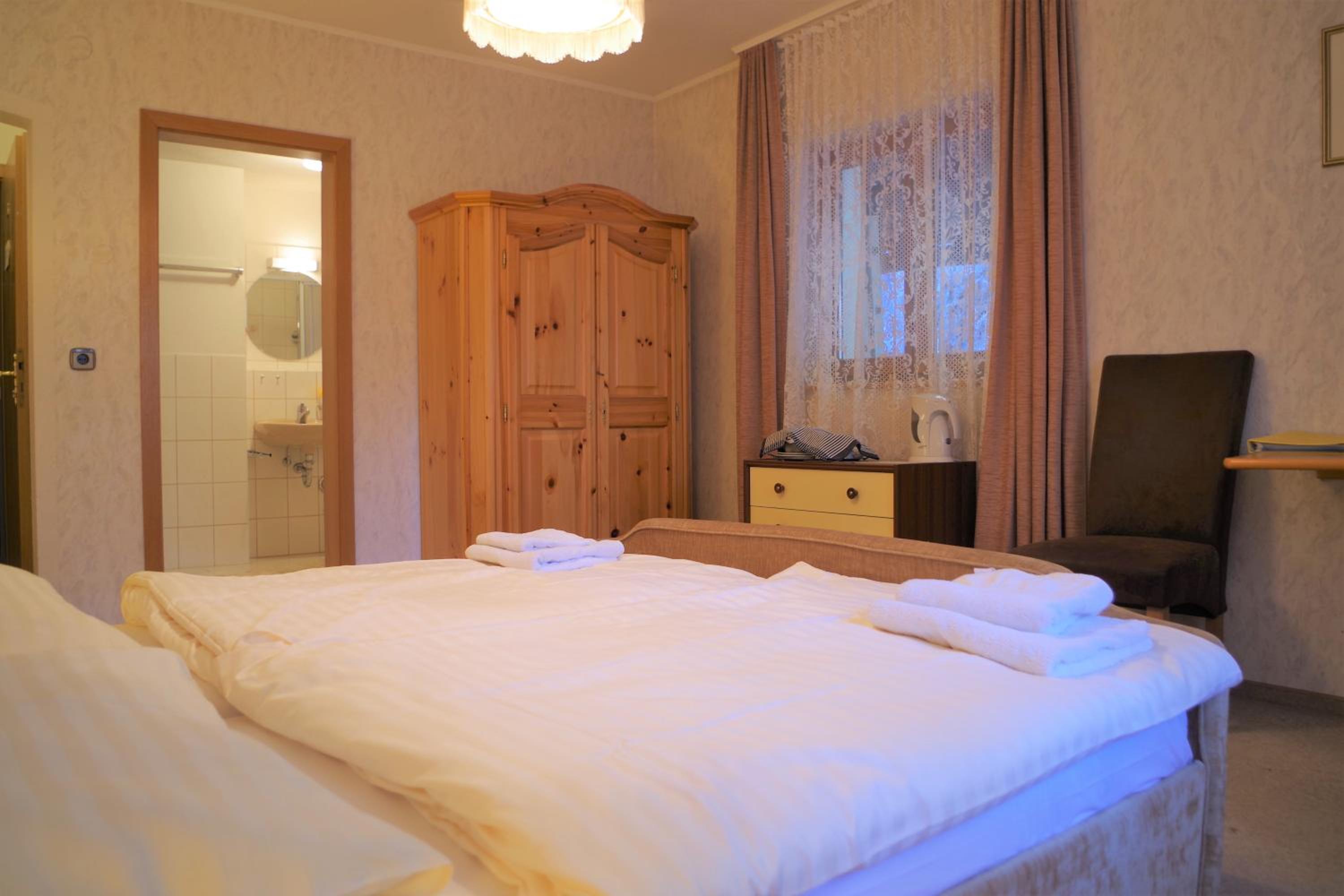 Double Room with Private Bathroom - Photo 5