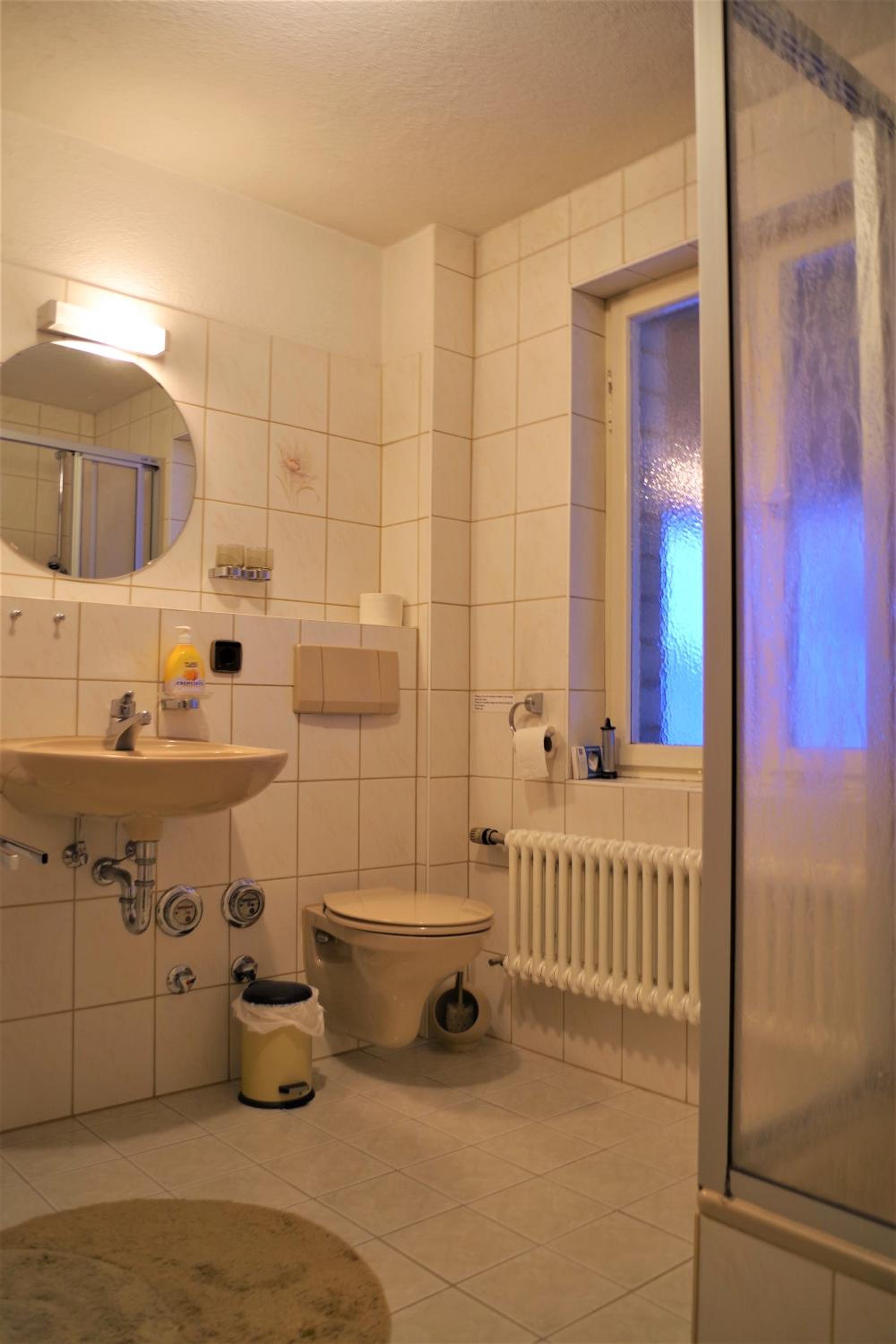 Double Room with Private Bathroom - Photo 6