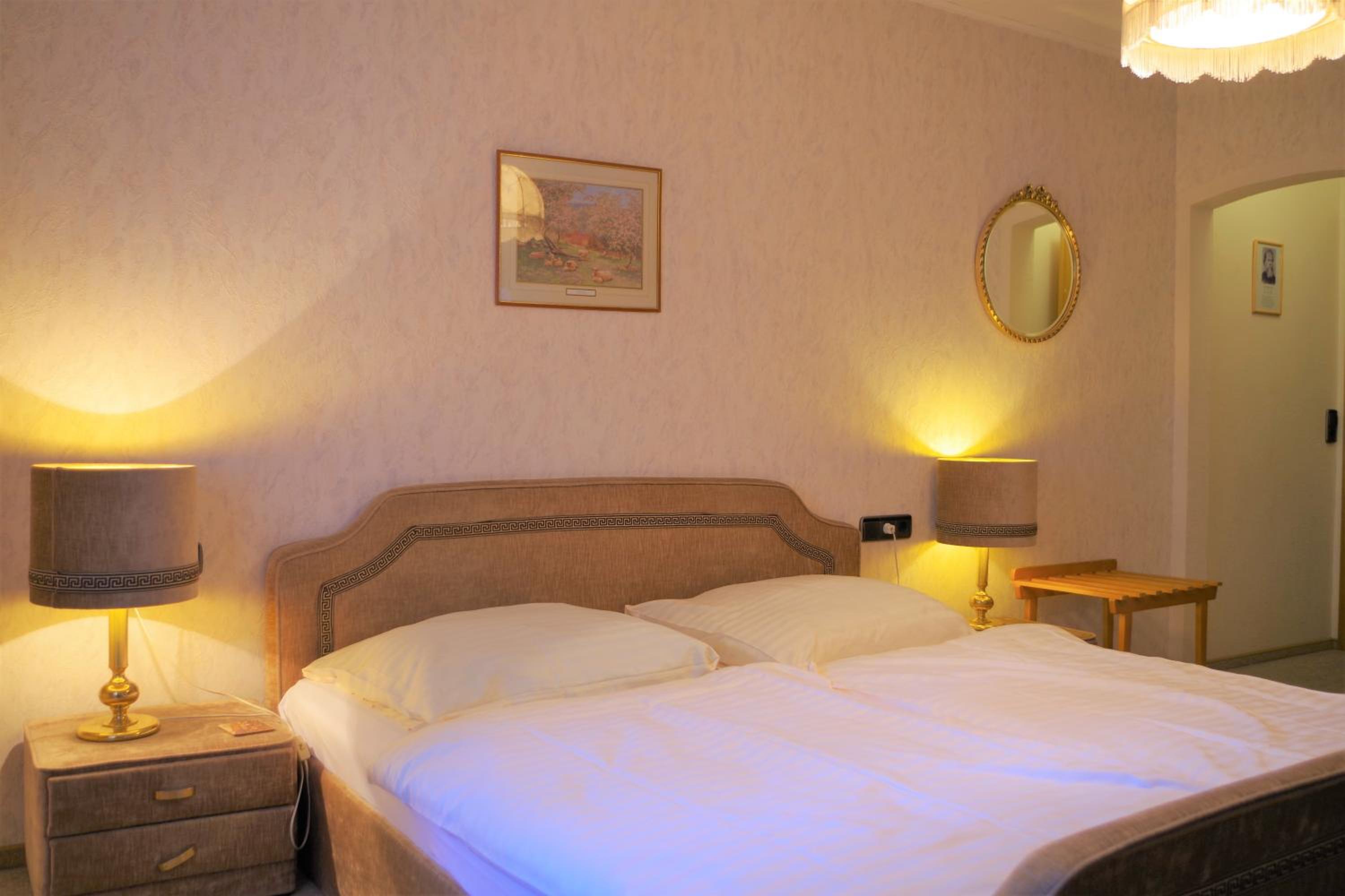Double Room with Private Bathroom - Photo 2