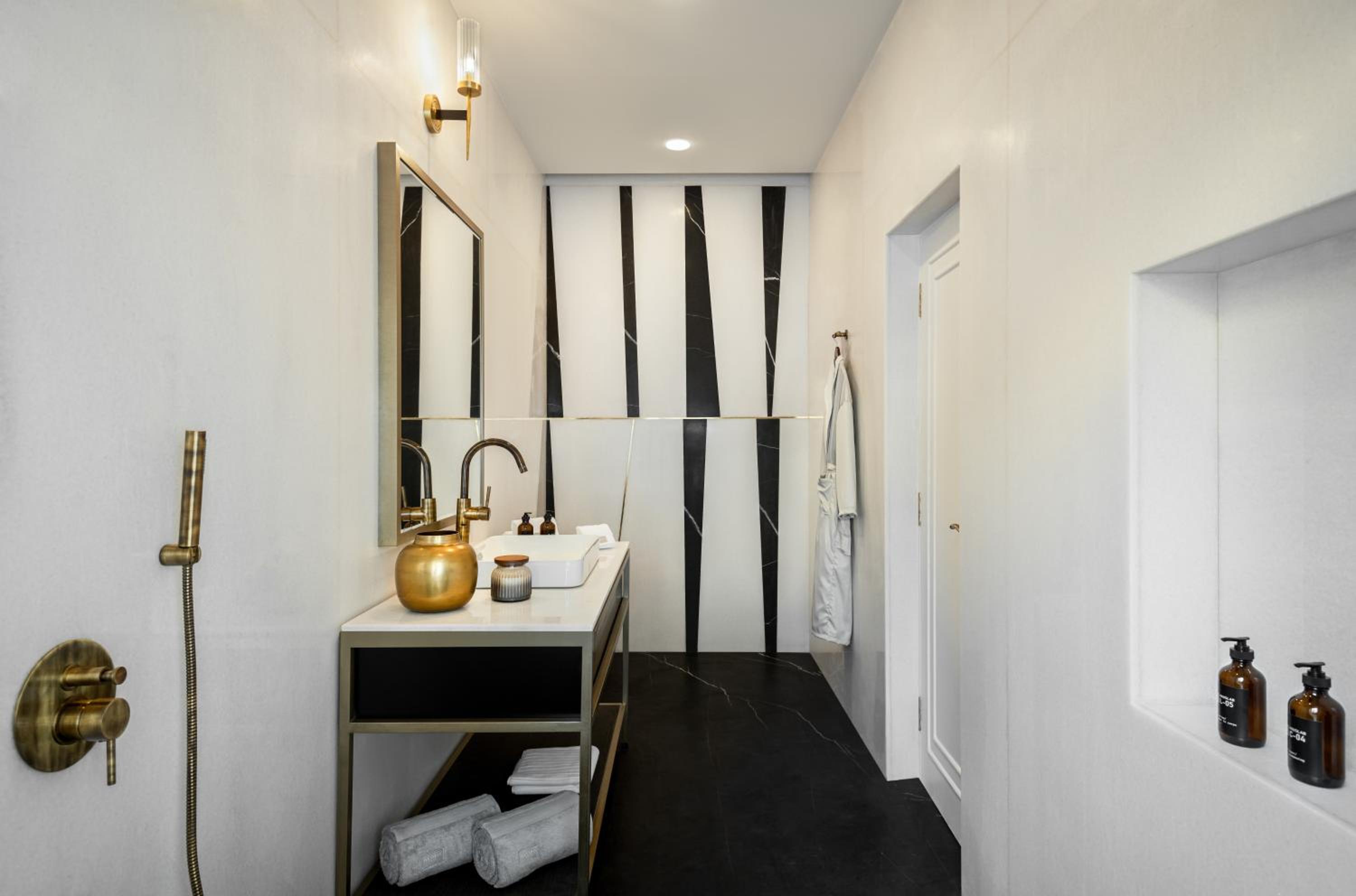 Deluxe Plunge Pool Room photo 3