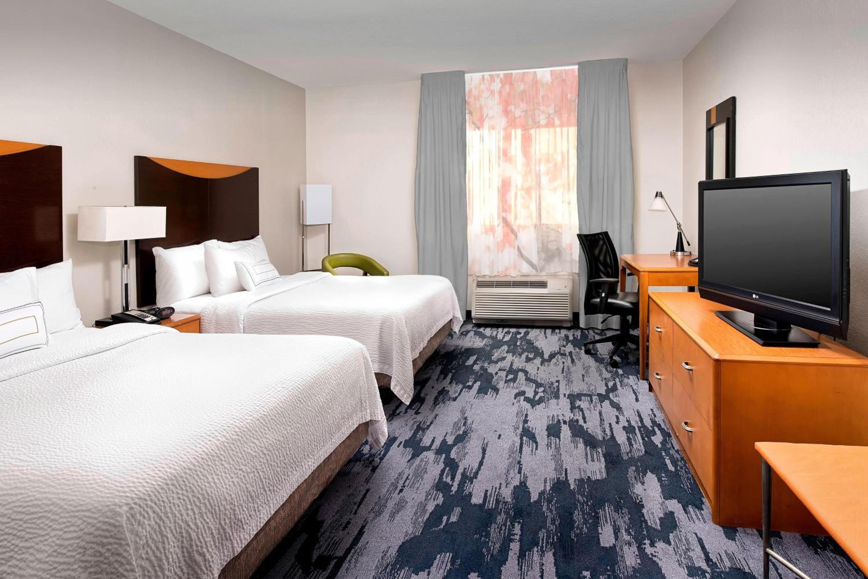 Queen Room with Two Queen Beds and Bathtub - Mobility Access/Hearing Accessible