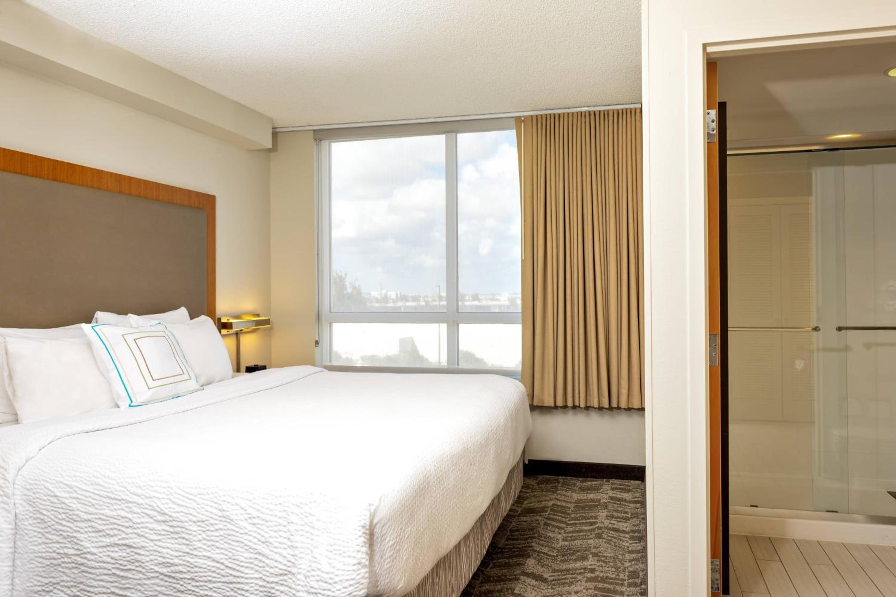 King Suite with Roll-In Shower and Trundle Sofa - Mobility Access/Hearing Accessible