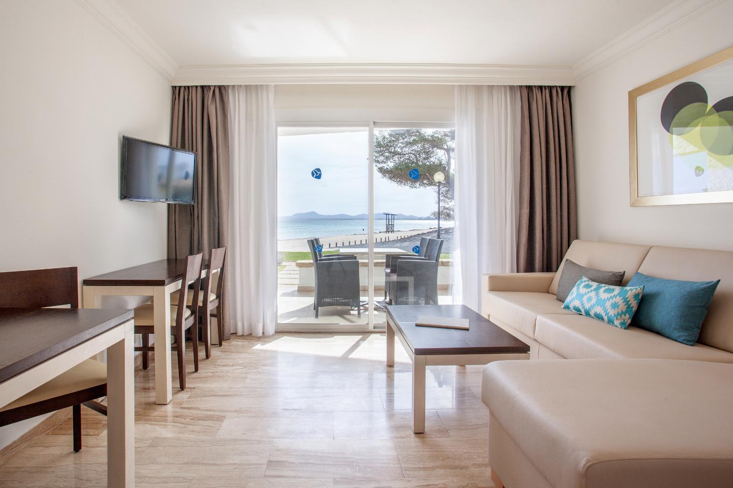 Apartamento de un dormitorio con vista lateral al mar (2 adultos)