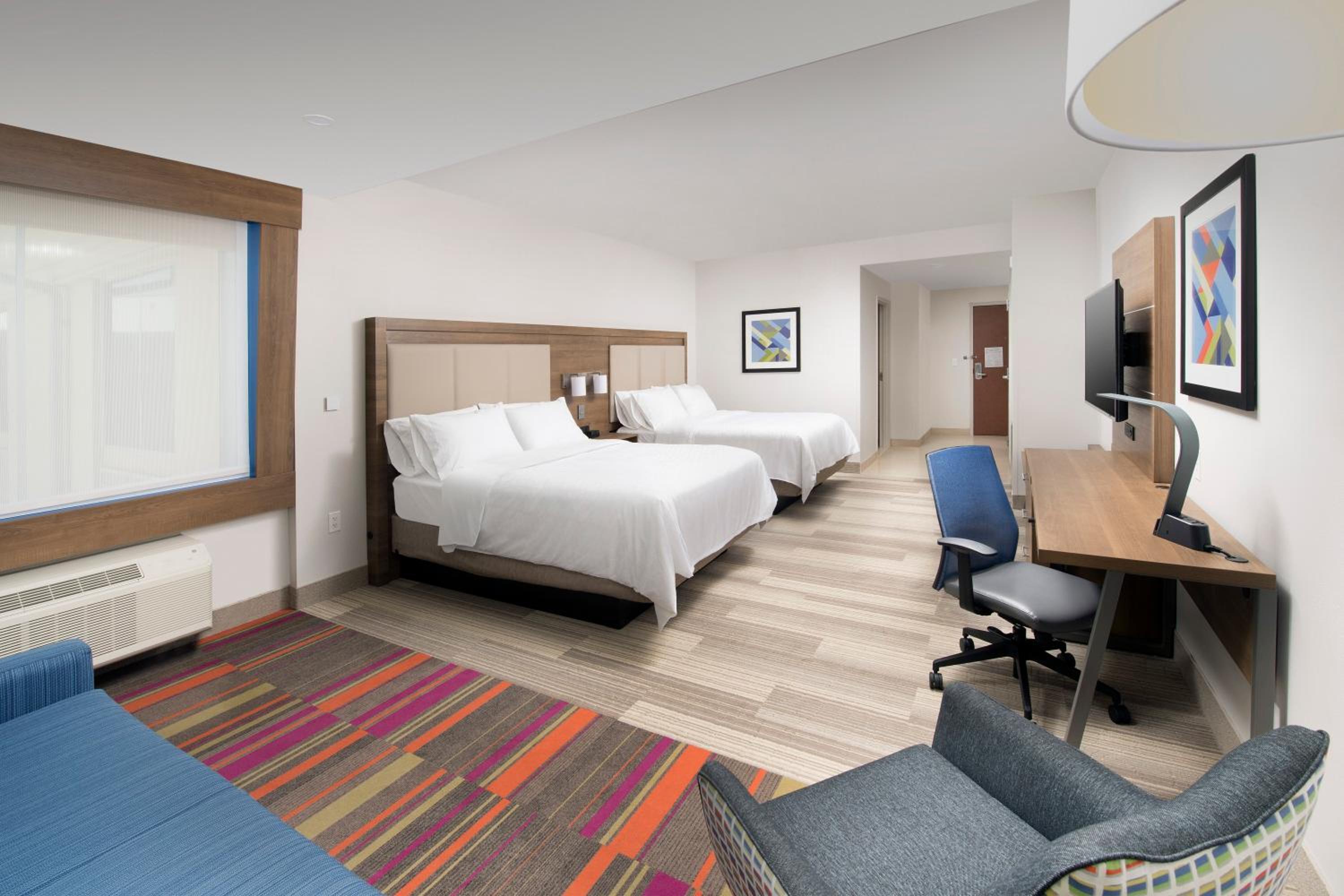 Standard Queen Room with Two Queen Beds - Communications Accessible - Photo 3