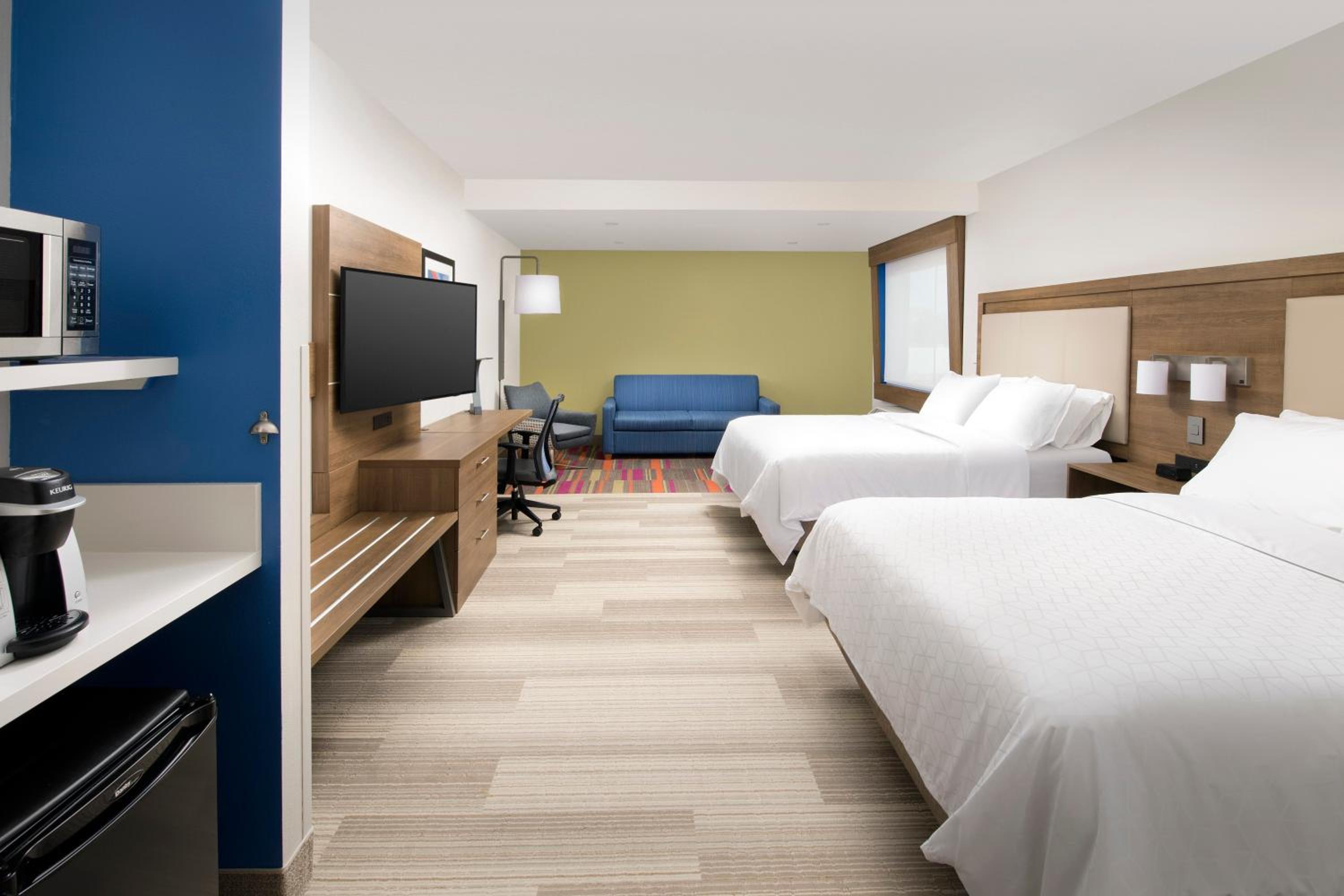 Standard Queen Room with Two Queen Beds - Communications Accessible - Photo 2