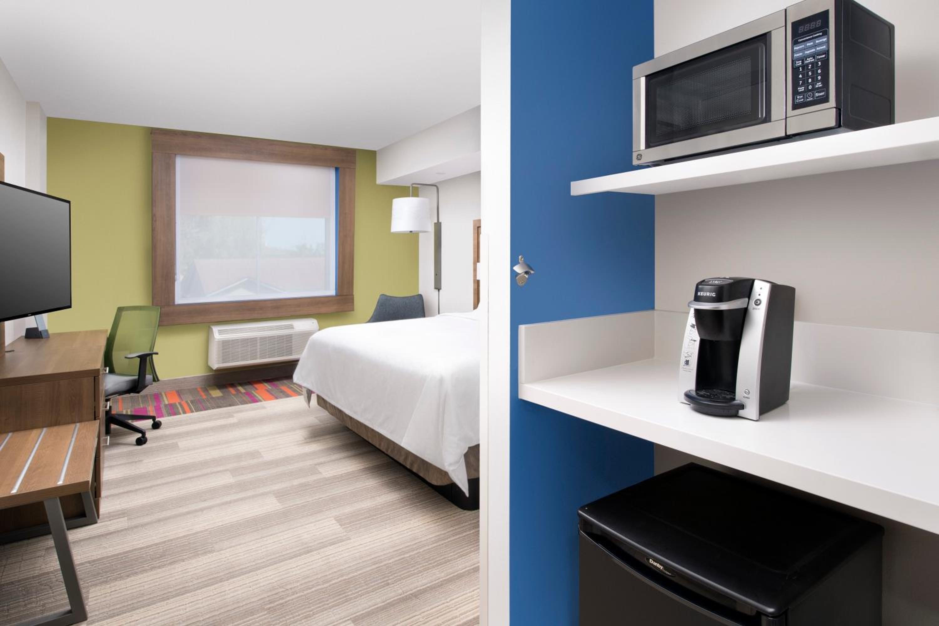 Standard King Room - Photo 2