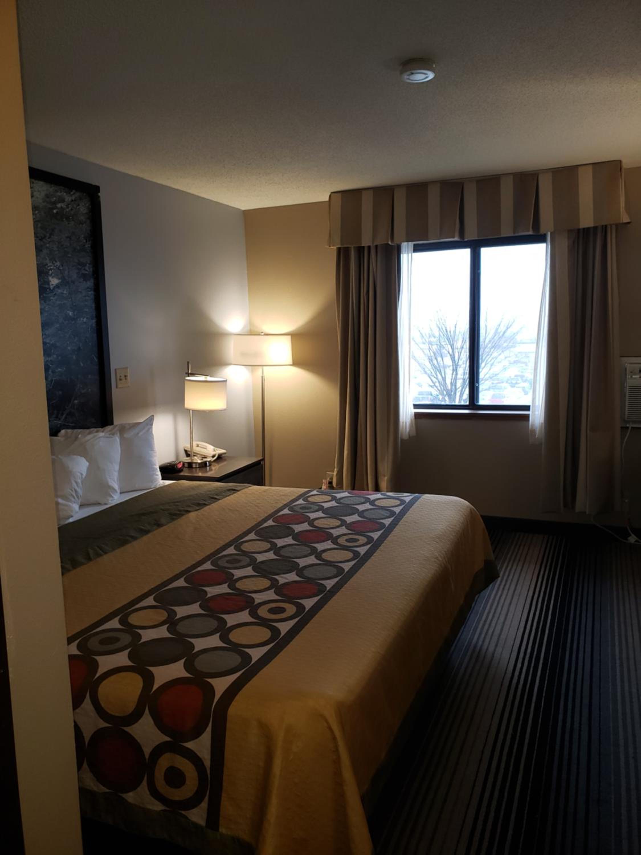 King Room- Non-Smoking - Photo 4