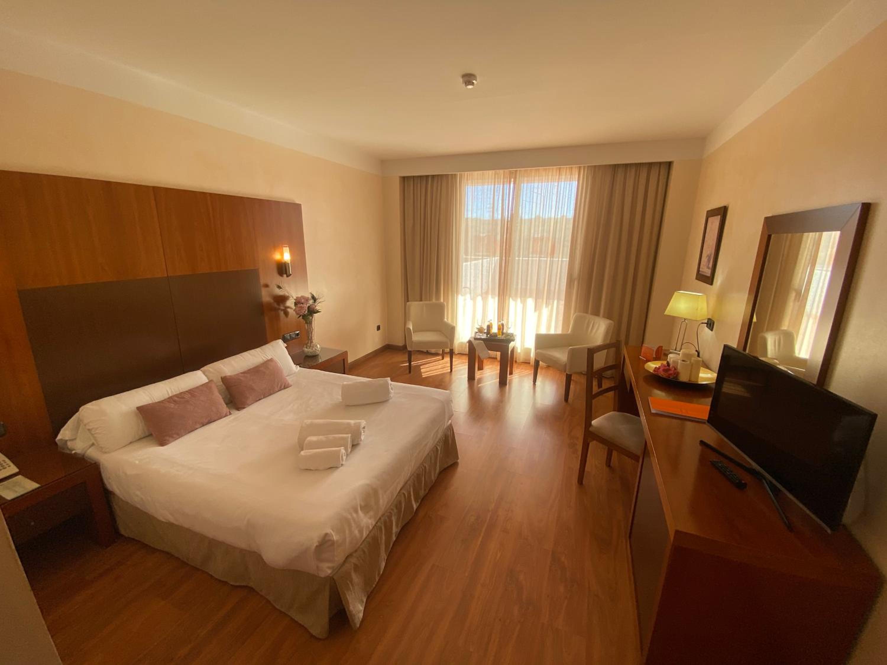 Double or Twin Room - Photo 3