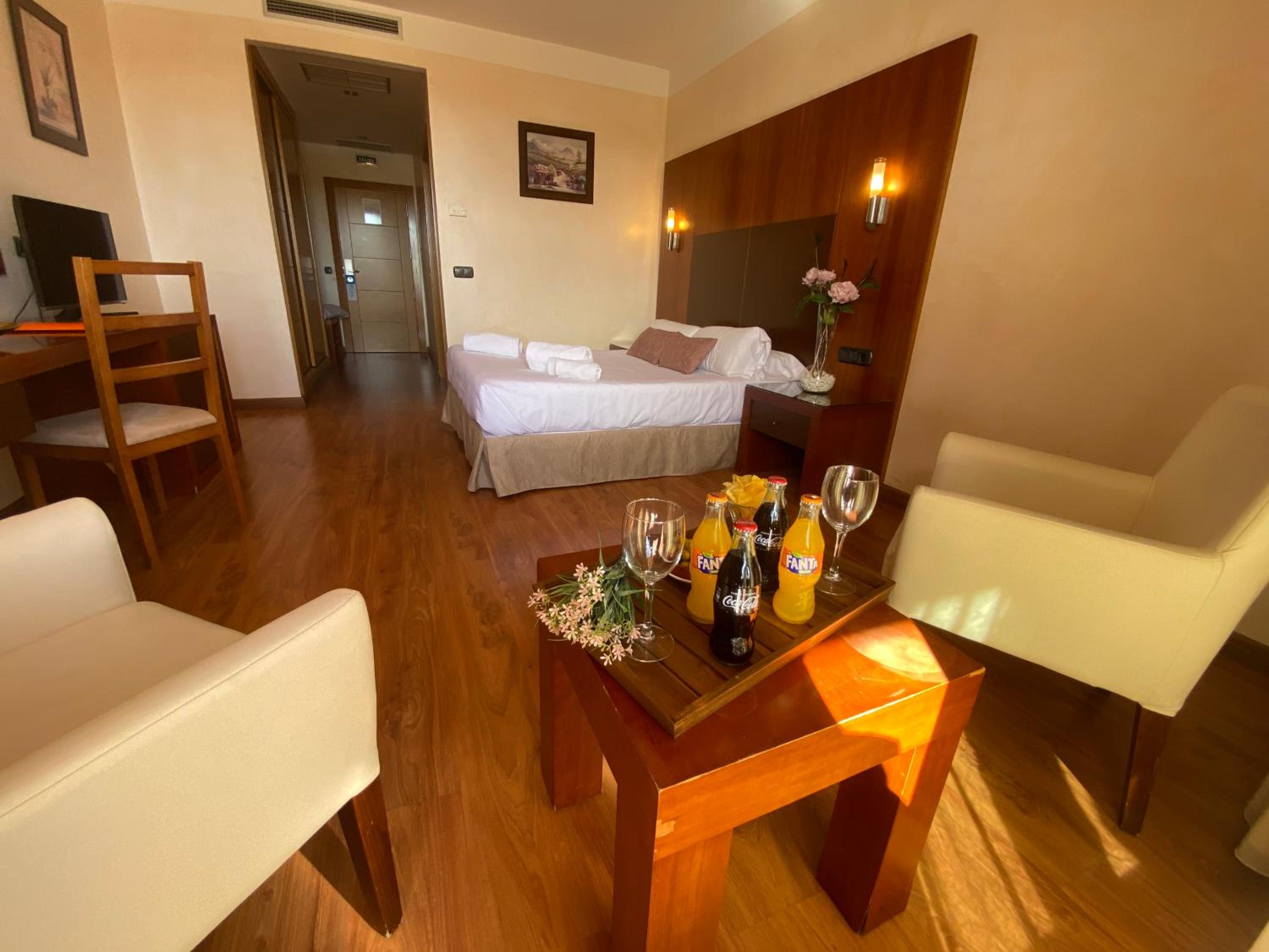 Double or Twin Room - Photo 11