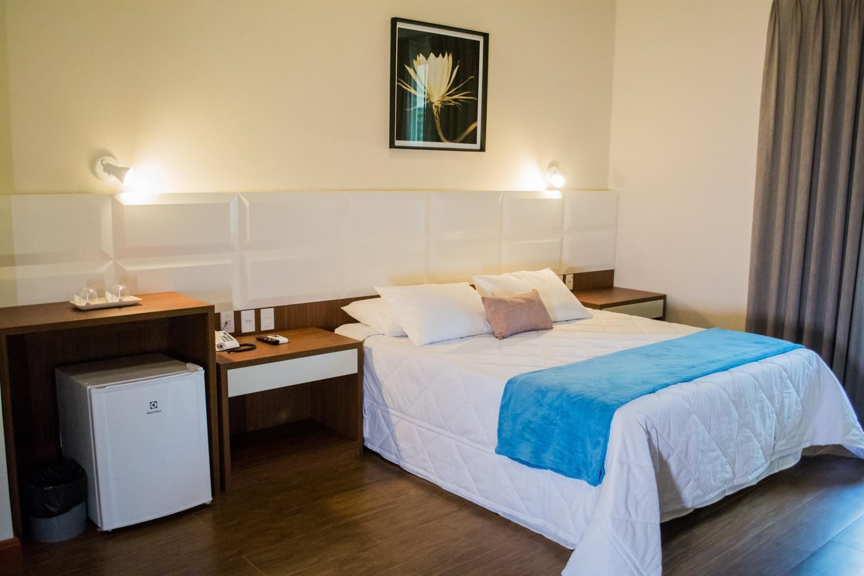 Deluxe Suite with Spa Bath - Photo 24