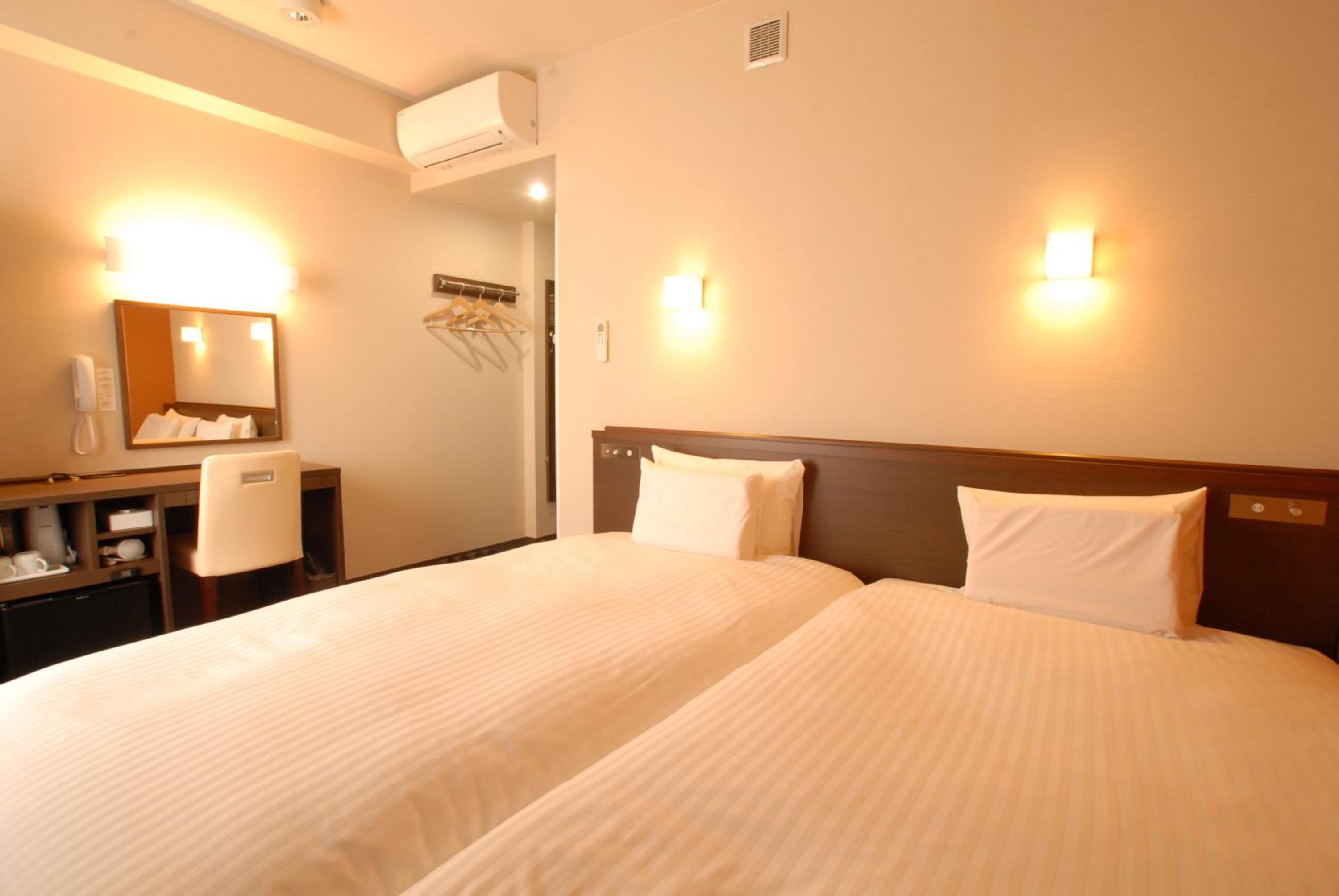 Twin Room - Non-Smoking - Photo 1