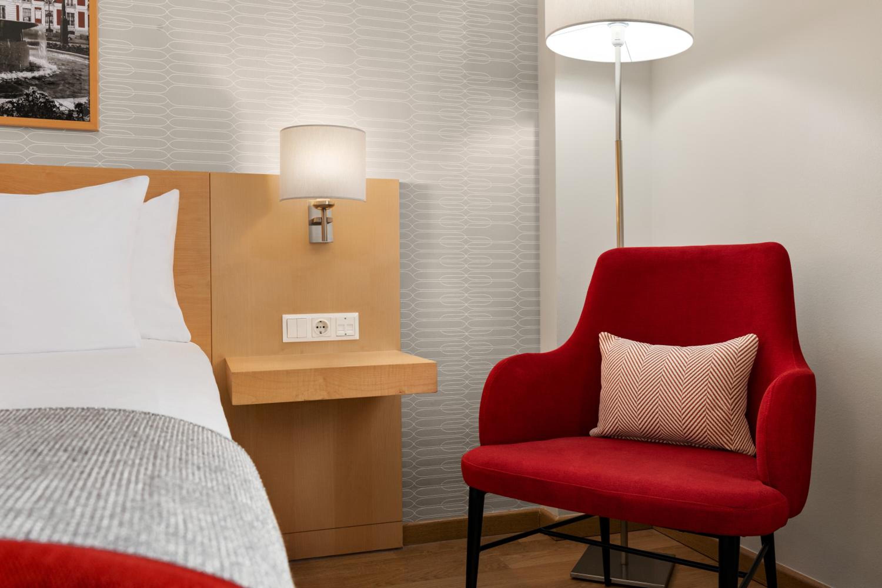 Twin Room - Non-Smoking photo 3
