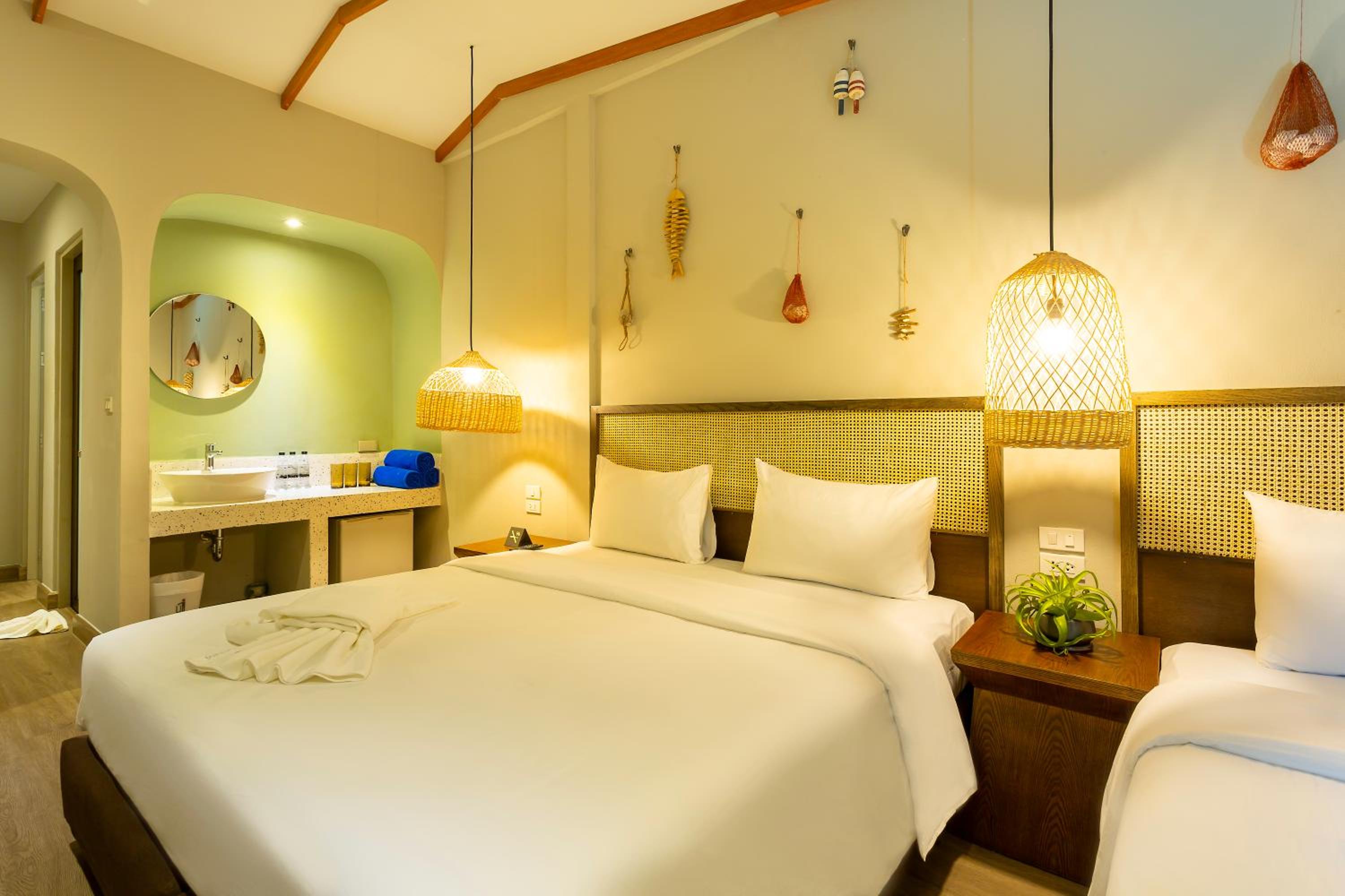 Quarto Triplo com Vista para a Piscina