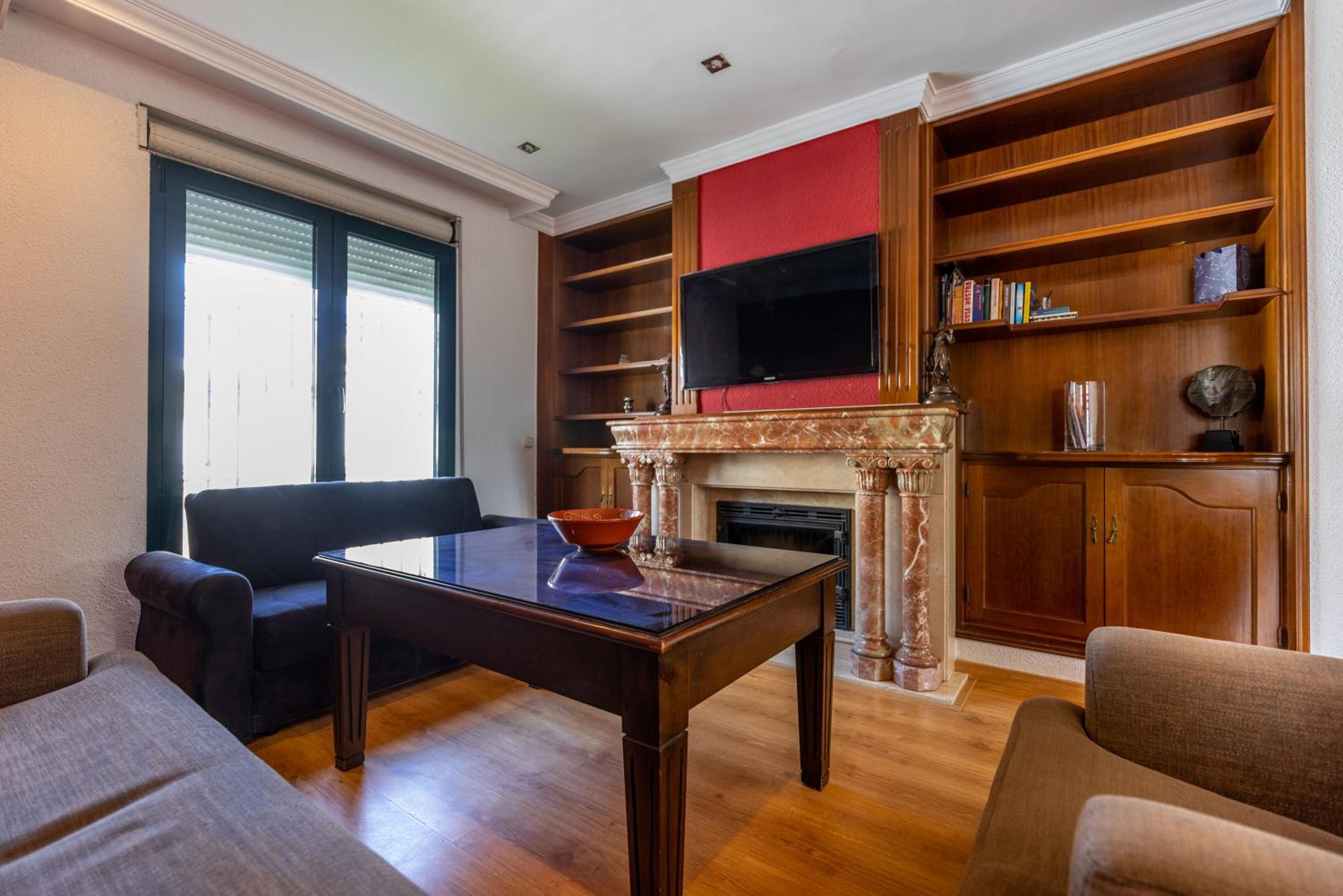 Seven-Bedroom House photo 3