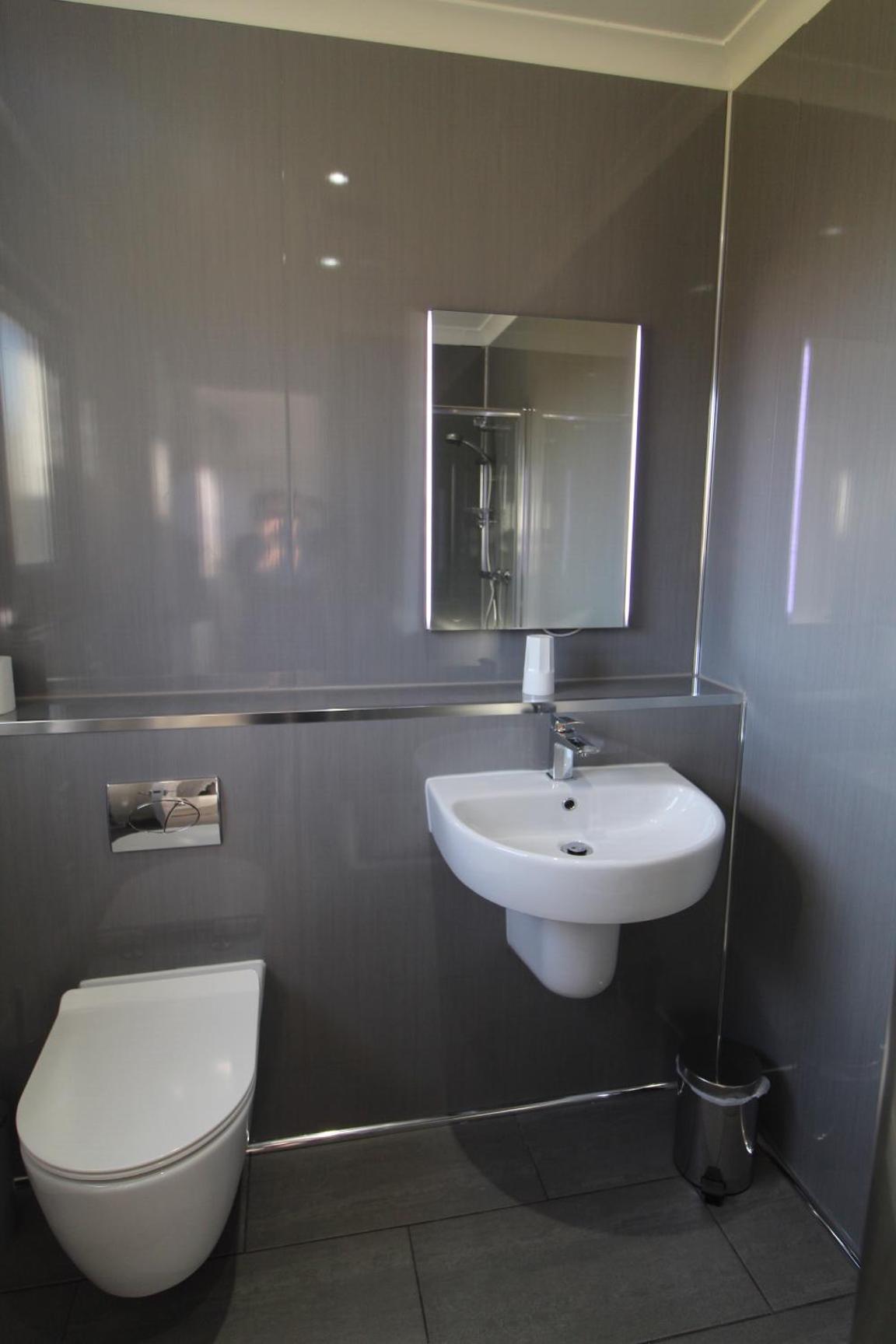 Double Room with En-Suite photo 2