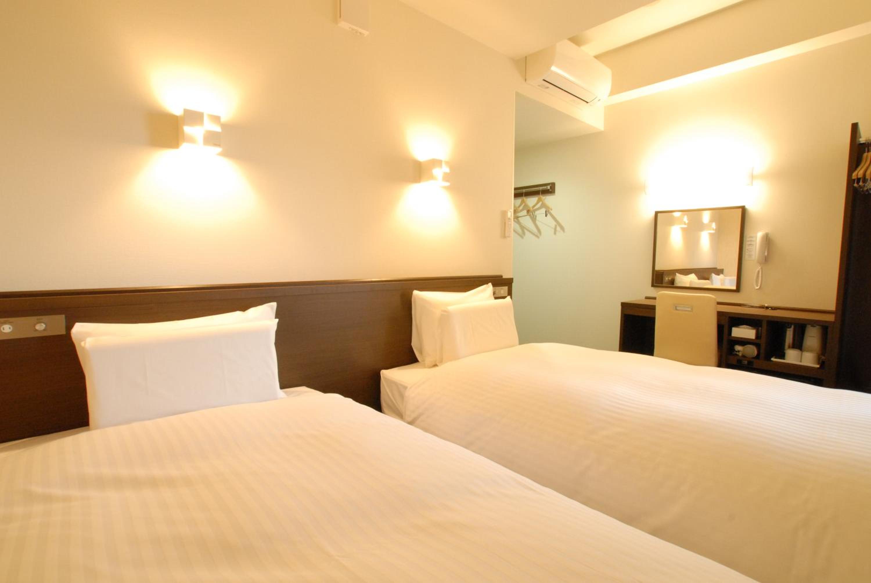 Twin Room - Non-Smoking - Photo 1