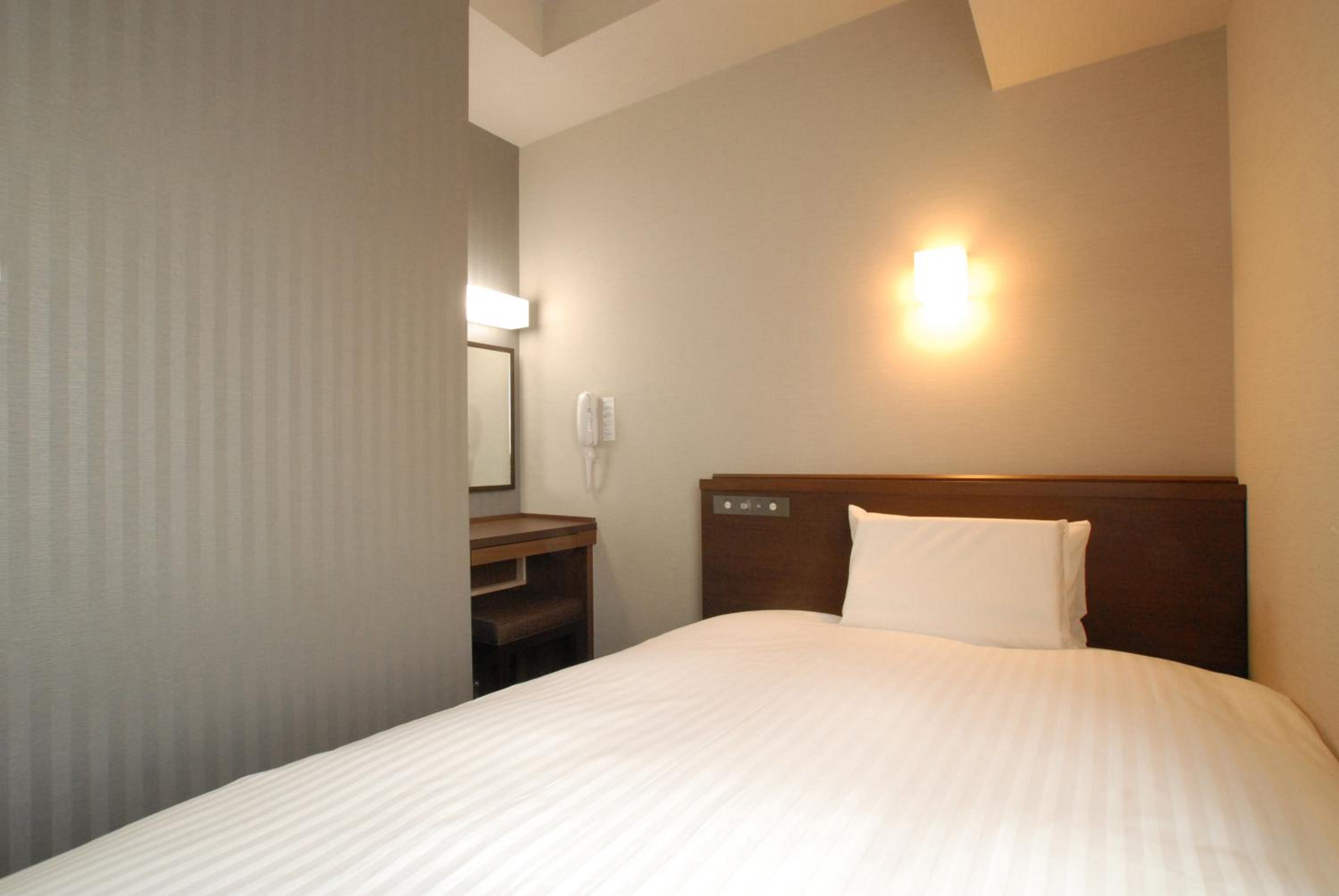 Small Double Room - Non-Smoking - Photo 1
