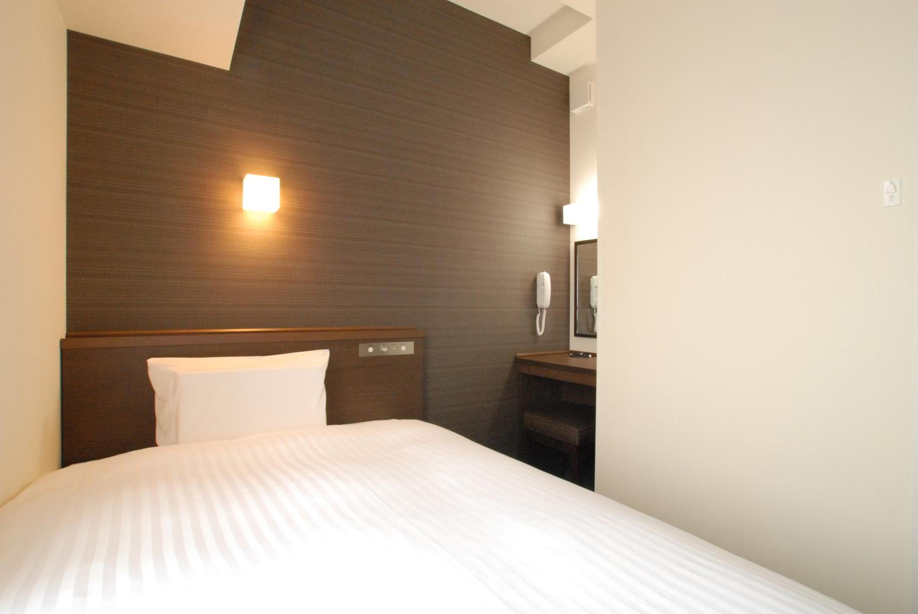 Small Double Room - Non-Smoking - Photo 3