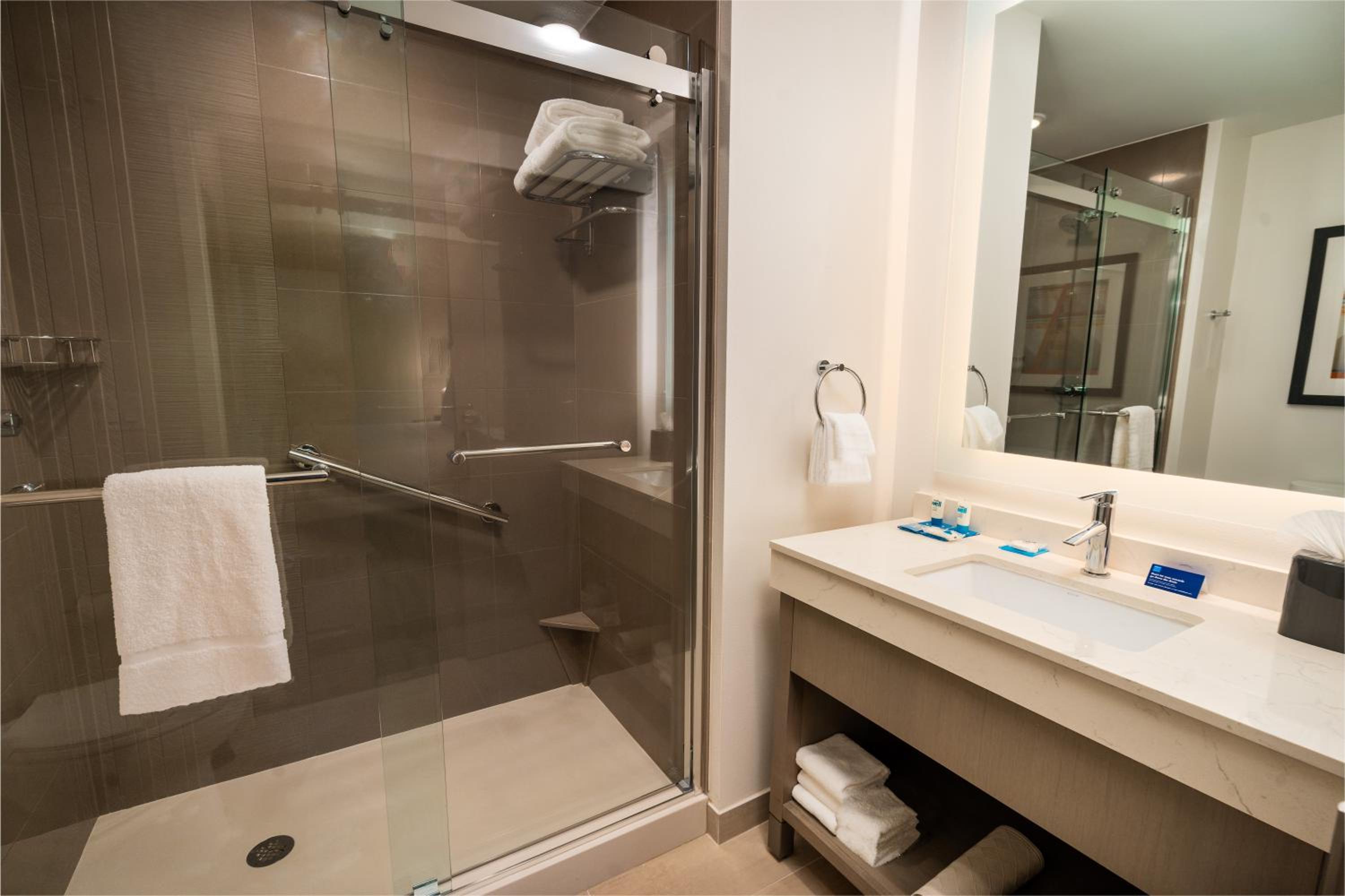 Studio Suite with Two Queen Beds, Sofa Bed and Kitchen - Photo 4