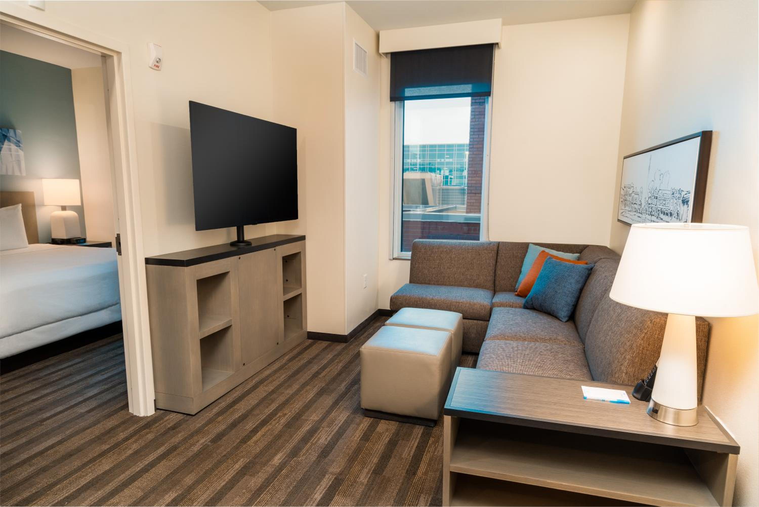 King Studio Suite with Kitchen, Tub and Sofa Bed - Disability Access - Photo 2