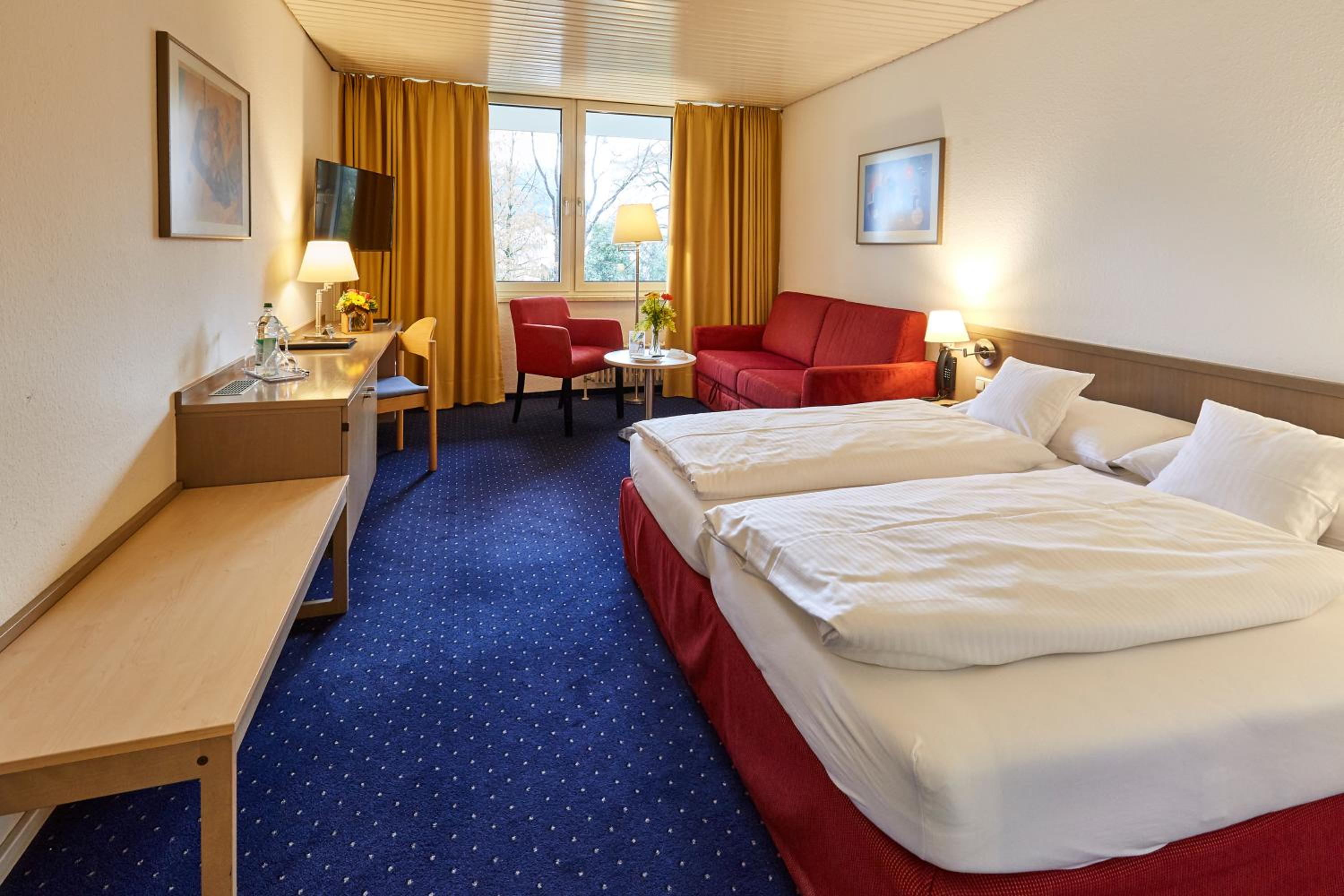 Superior Room with Balcony - Photo 3