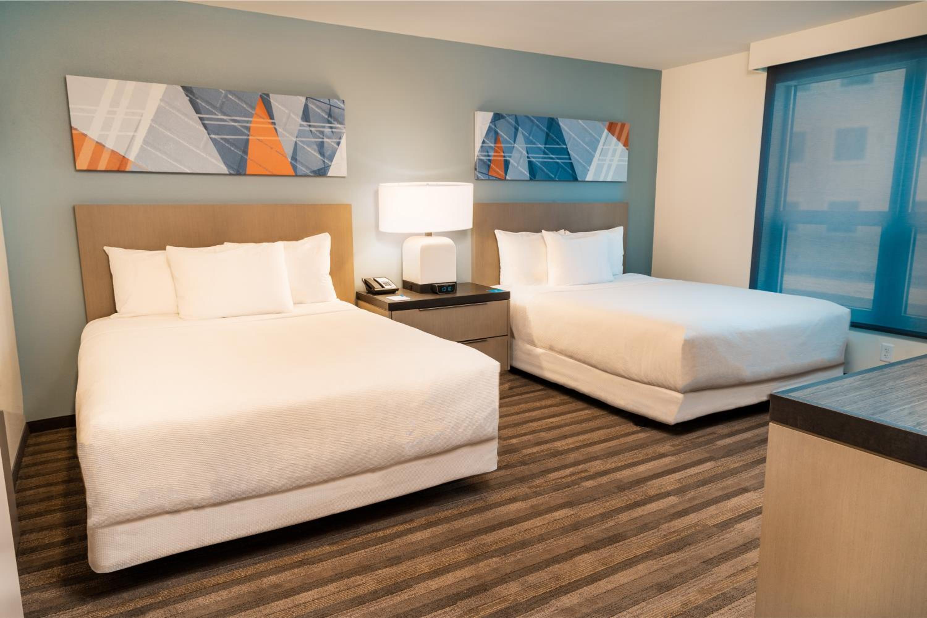 One-Bedroom Suite with Two Queen Beds with Sofa Bed, Kitchen and Tub - Disability Access - Photo 1