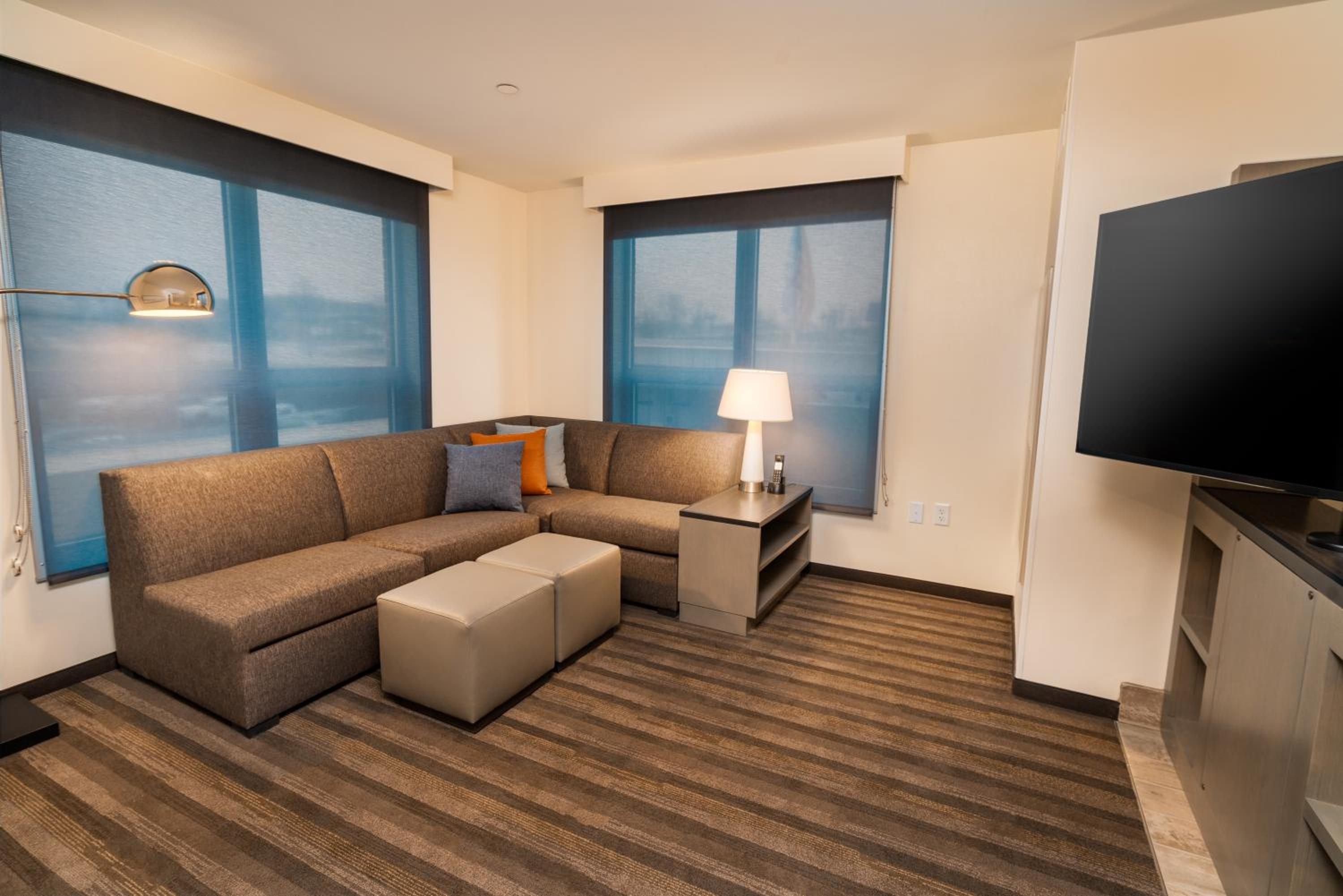 One-Bedroom Suite with Two Queen Beds with Sofa Bed, Kitchen and Tub - Disability Access - Photo 6