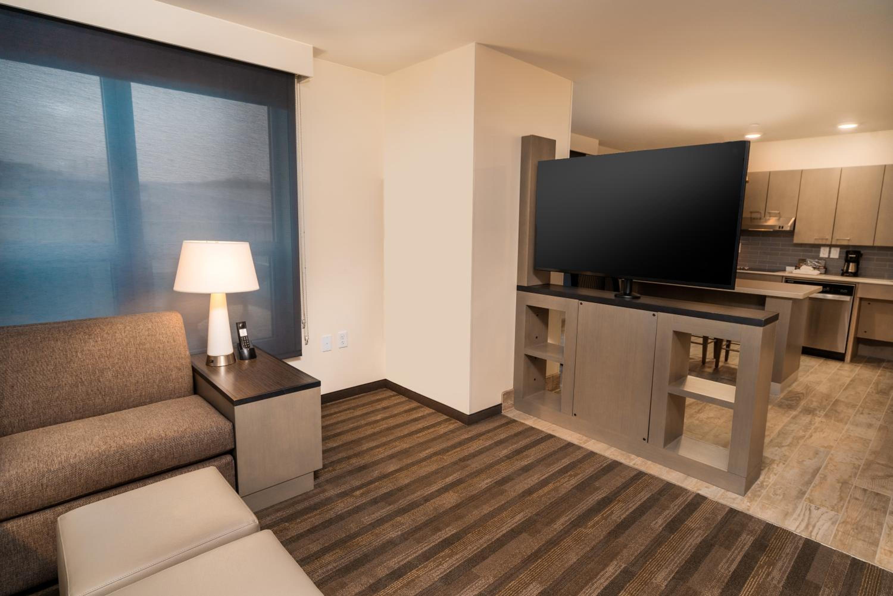 One-Bedroom Suite with Two Queen Beds with Sofa Bed, Kitchen and Tub - Disability Access - Photo 5